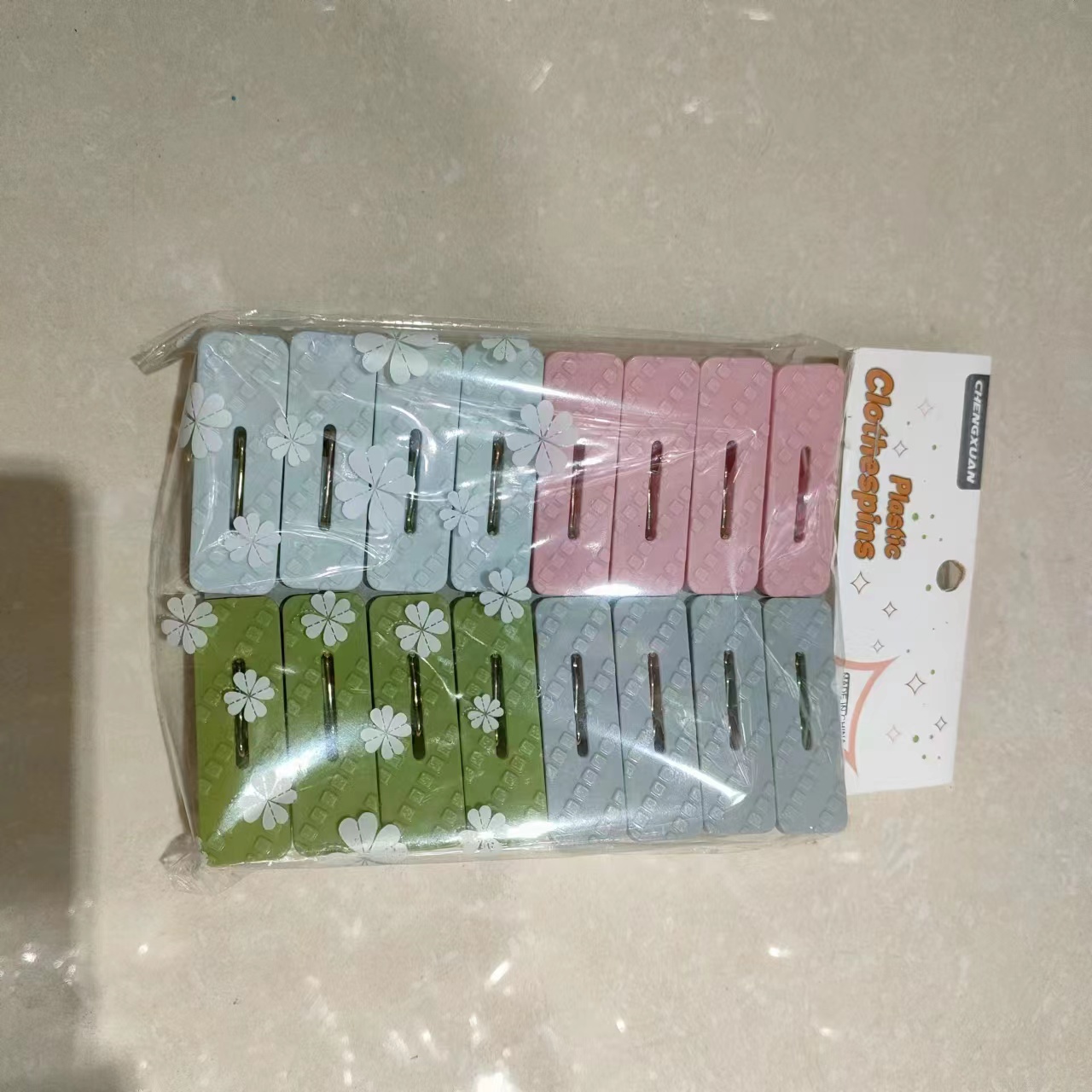 Thickened plastic small clothes clips, clothes clips, windproof clips, clothes drying clips details Picture