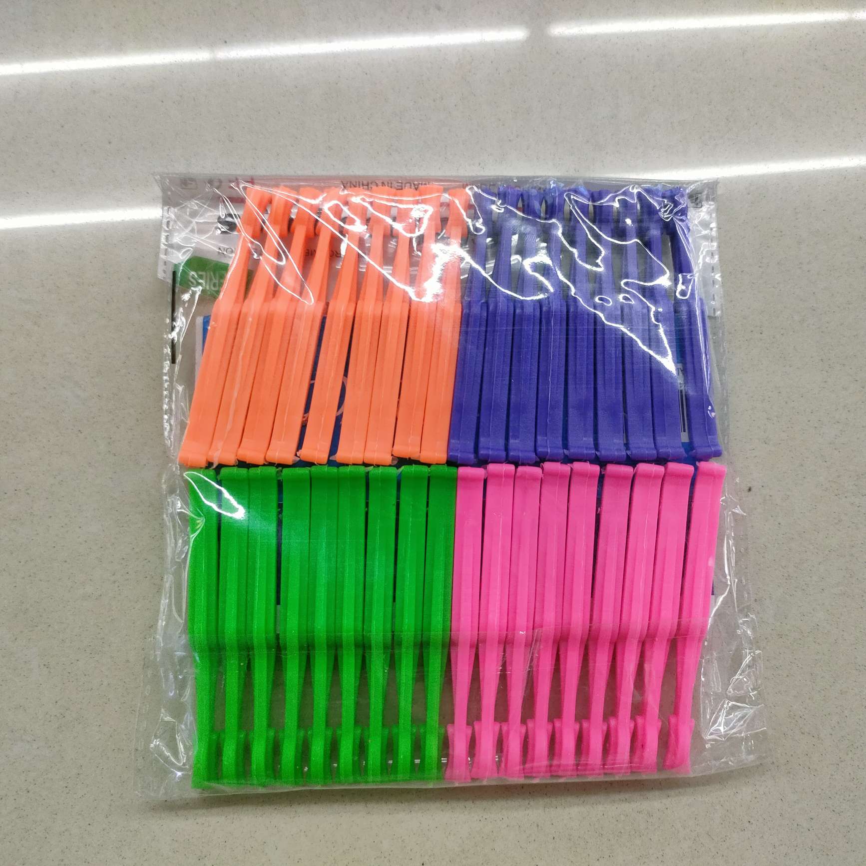 Wholesale multi-functional plastic clips, food bag storage clips, factory direct sales, four colors details Picture