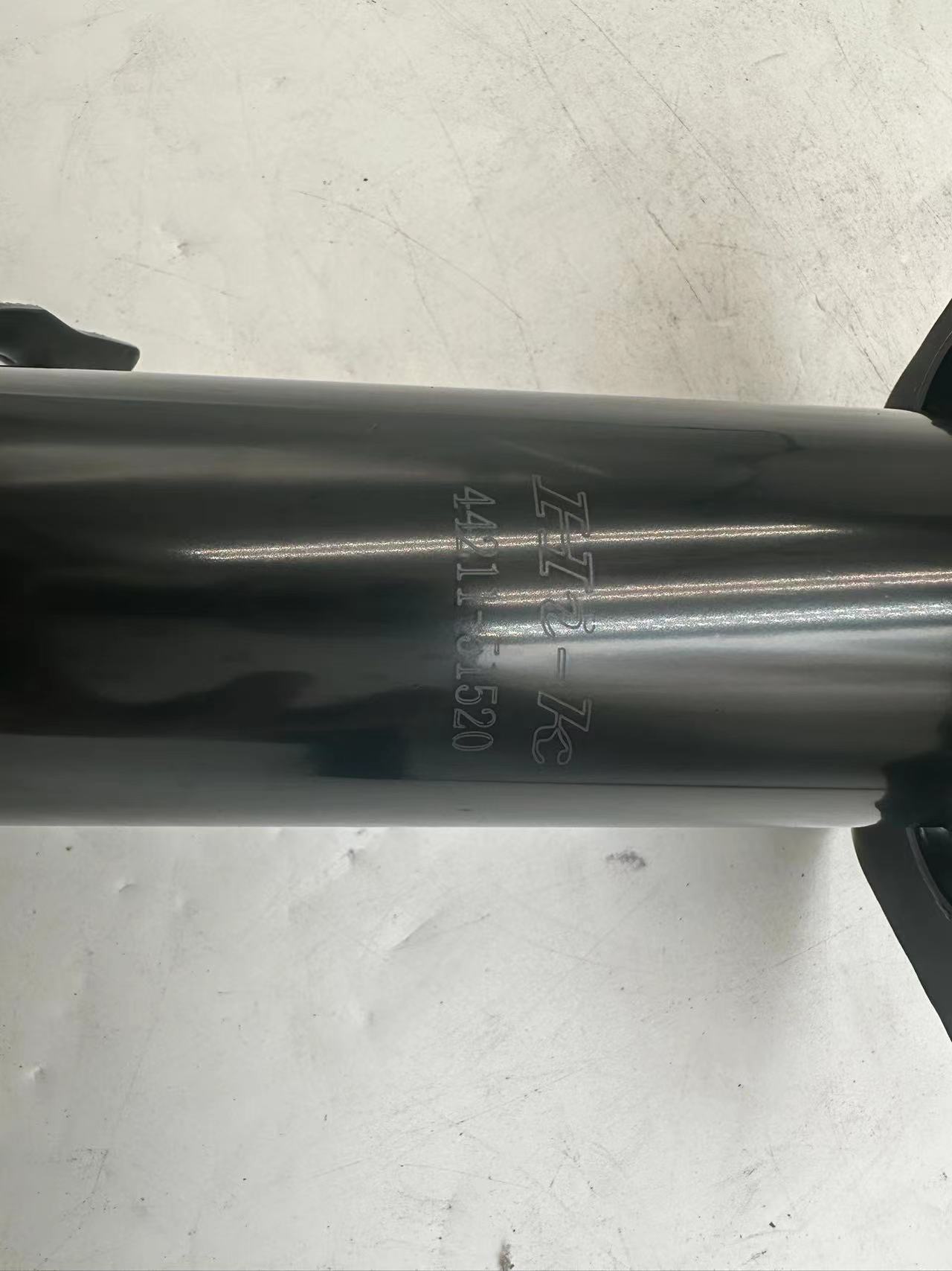 The automotive parts shock absorption system is suitable for Nissan CEFIRO automotive shock absorbers 44211-51520 4421151520 Specification image