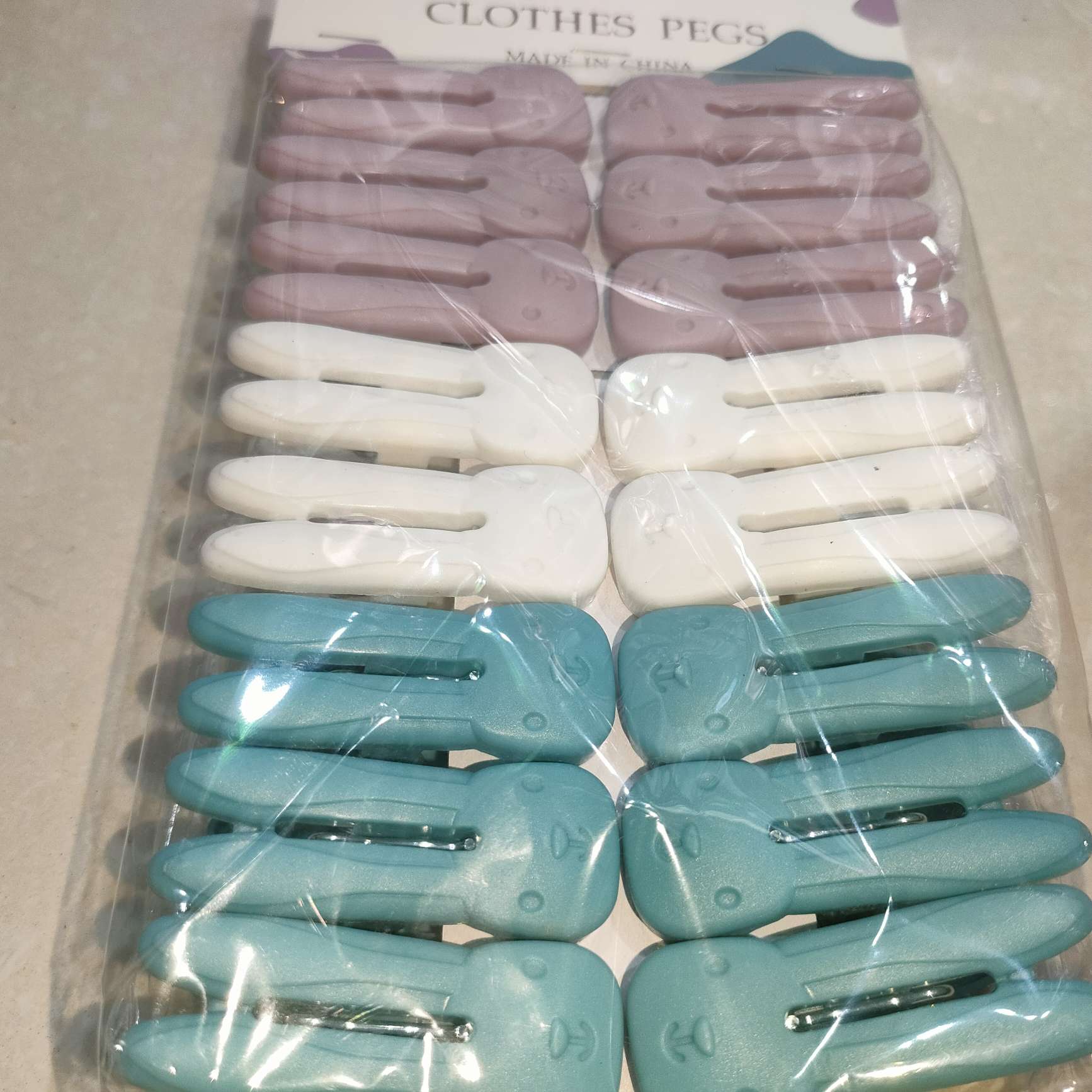 16 cartoon clothes drying clips, household clothes drying, socks and underwear windproof fixed clips, plastic clips Application Scenario