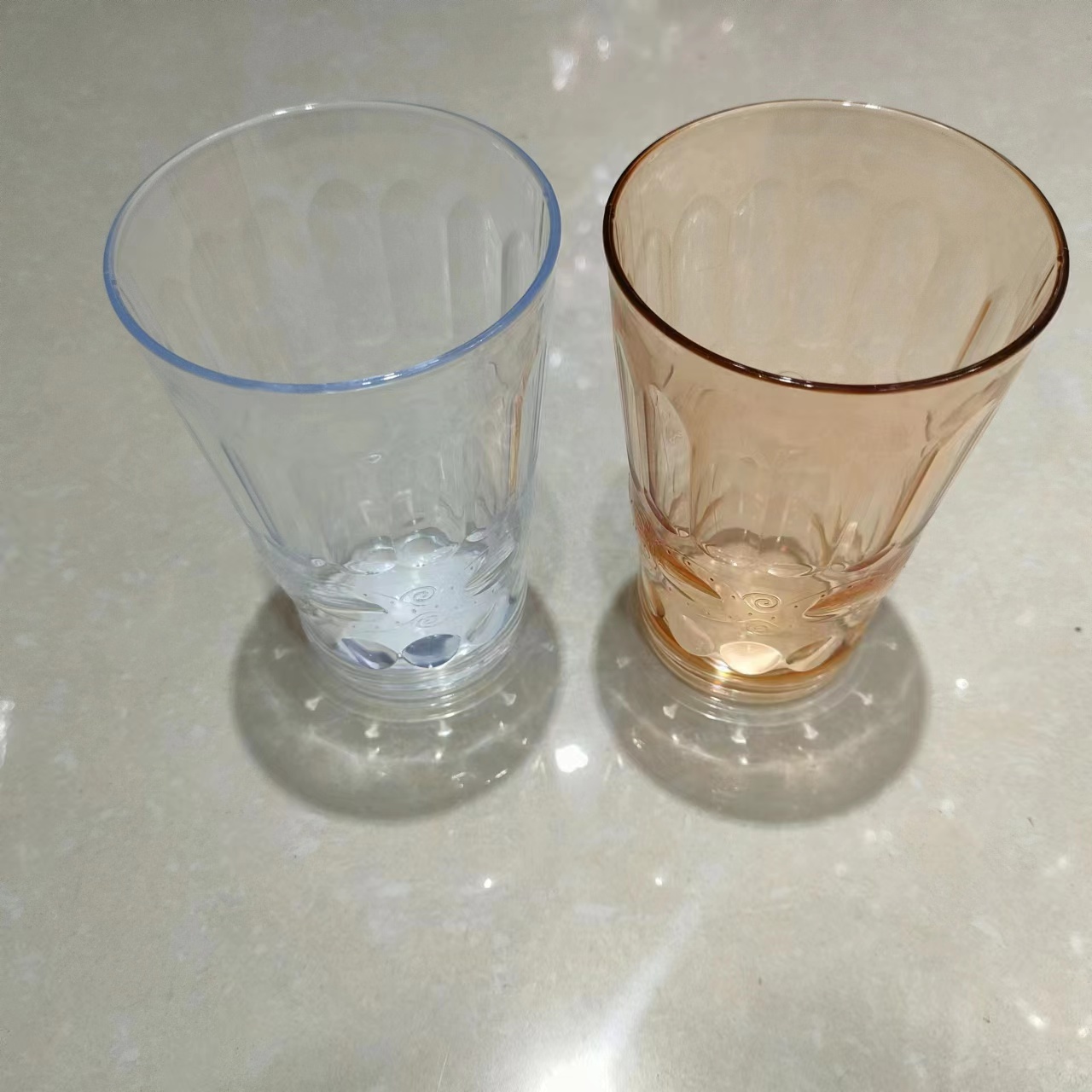 Simple Nordic mouthwash cup, home couple's washbasin cup set, colorful plastic water cup, toothbrush cup Application Scenario