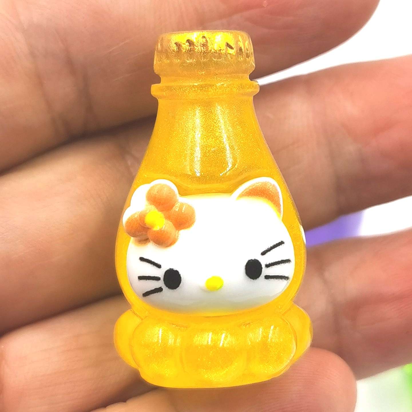Simulation food toy bottles, kt cat bottles, sand bottles, supermarket and convenience store ornaments, hanging ornaments, Tietile resin accessories, Crocs, diy handicrafts, 300 pieces per package Application Scenario