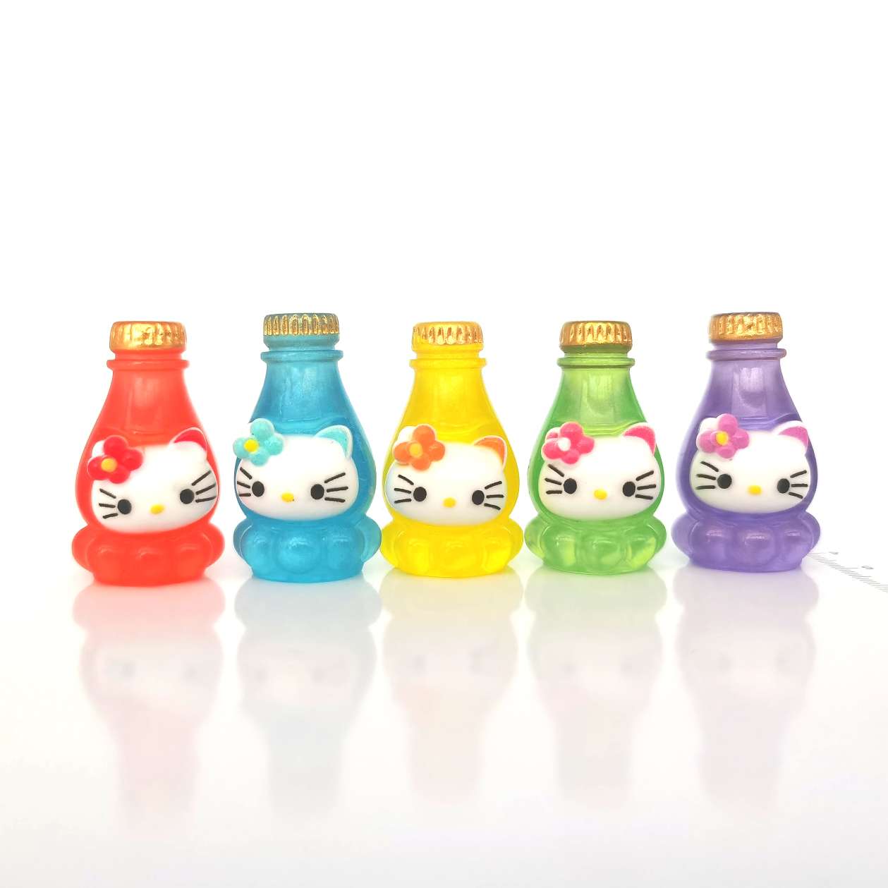 Simulation food toy bottles, kt cat bottles, sand bottles, supermarket and convenience store ornaments, hanging ornaments, Tietile resin accessories, Crocs, diy handicrafts, 300 pieces per package