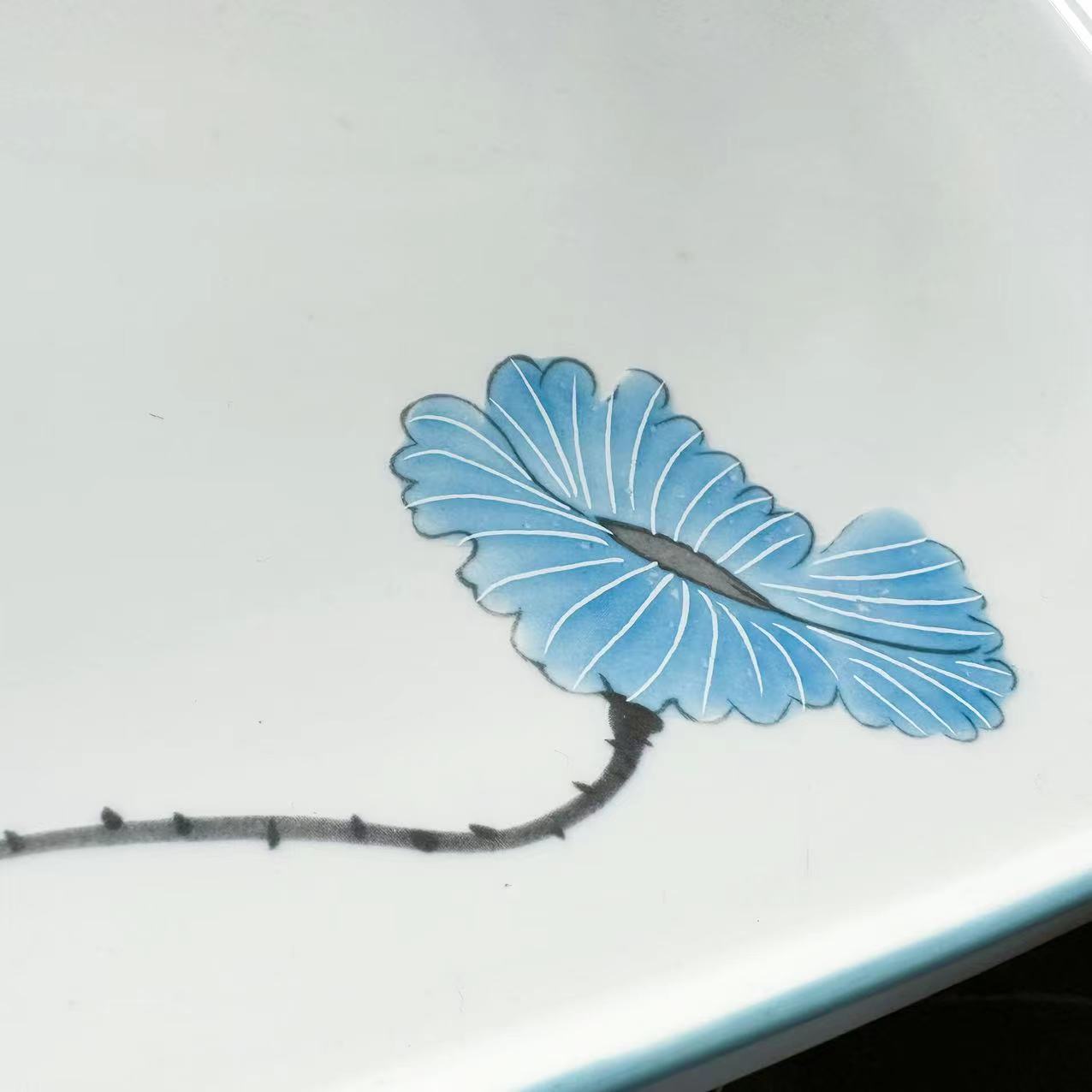 The Blue Lotus series of high-end ceramic octagonal square plates, 8-inch, 10-inch and 12-inch thickened and durable, are specially designed for home use in hotels and clubs Application Scenario