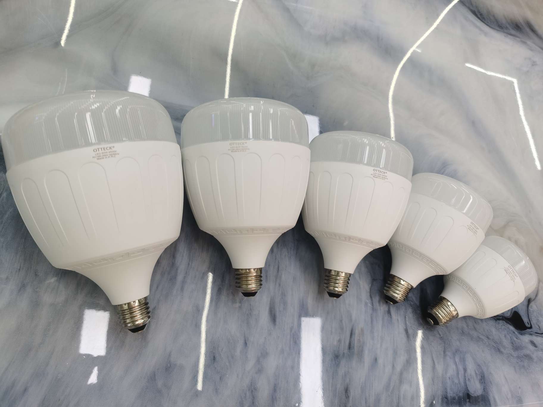 高亮LED球泡，足功率20W～60W