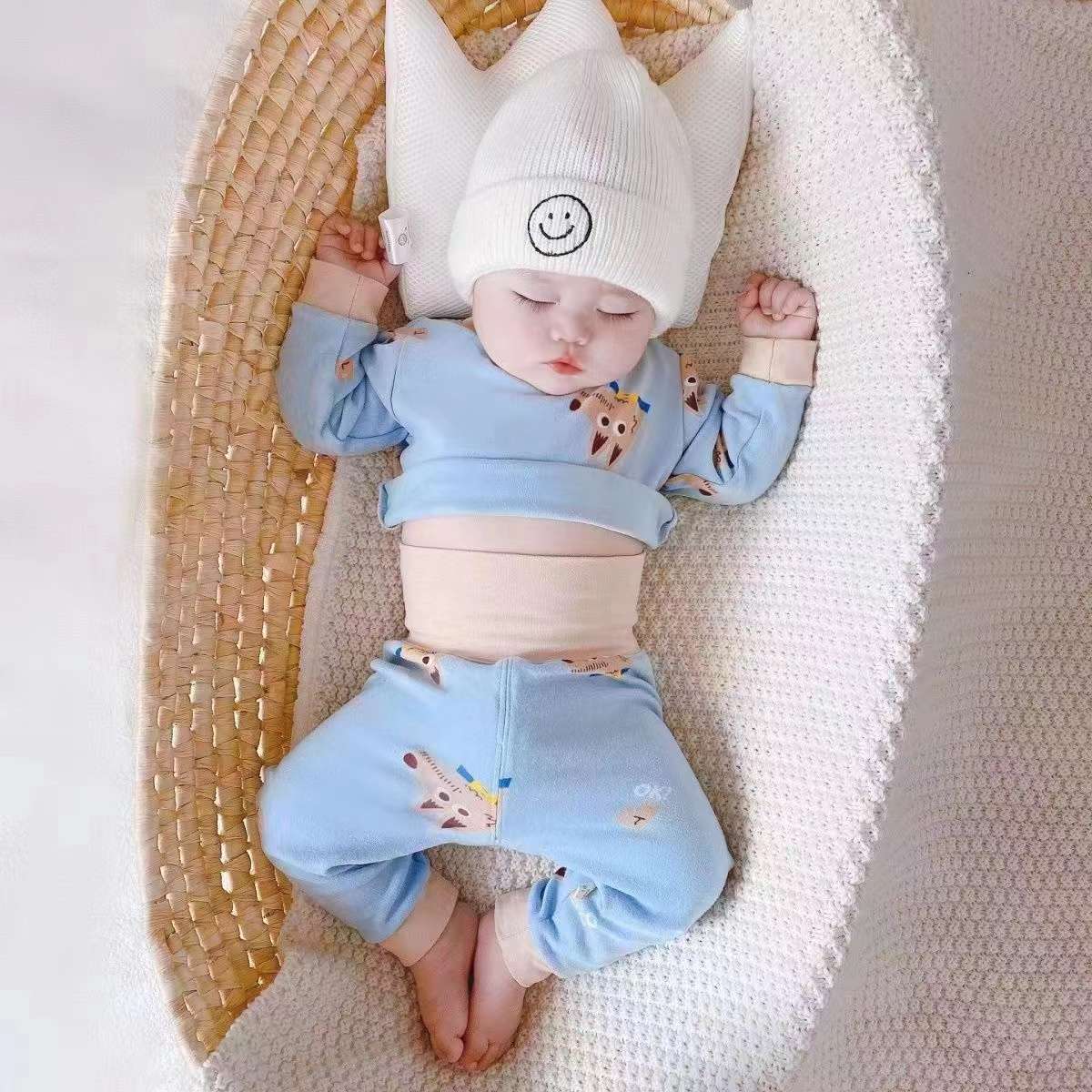 秋冬款 
宝宝保暖纯棉套装 
四个码子 66-73-80-90 
一手四套起批