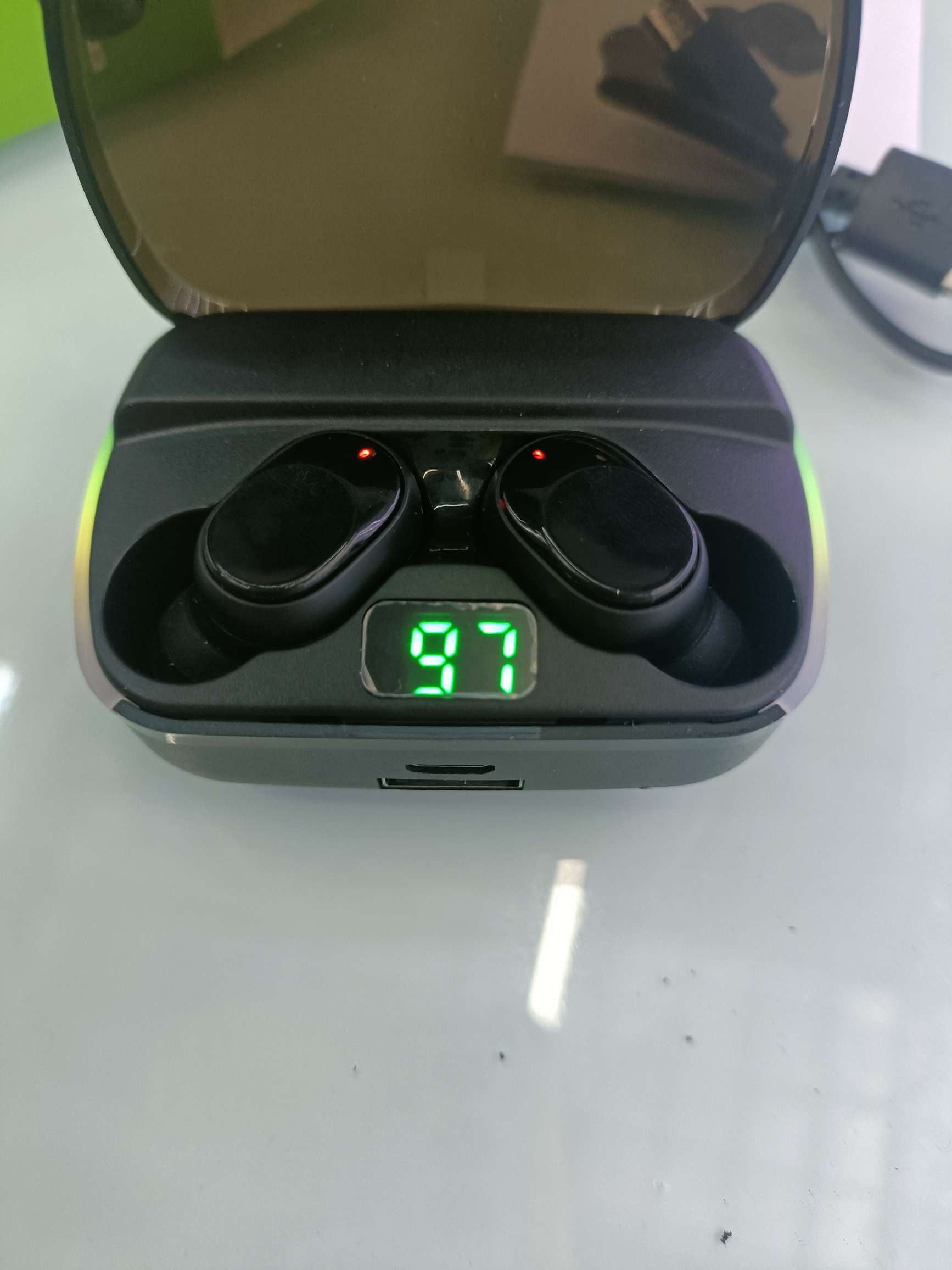 M60 Bluetooth headphone /Pro60 Bluetooth Headphone /E10S Bluetooth Headphone Side light strip The cockpit charging headphone side light strip details Picture