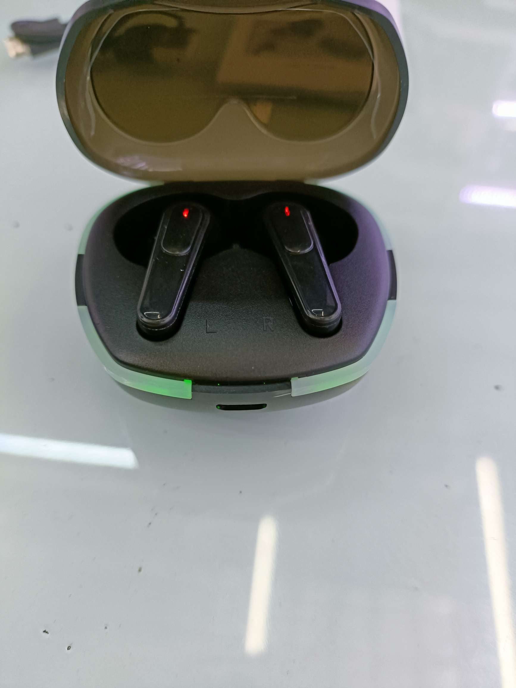 M60 Bluetooth headphone /Pro60 Bluetooth Headphone /E10S Bluetooth Headphone Side light strip The cockpit charging headphone side light strip Application Scenario
