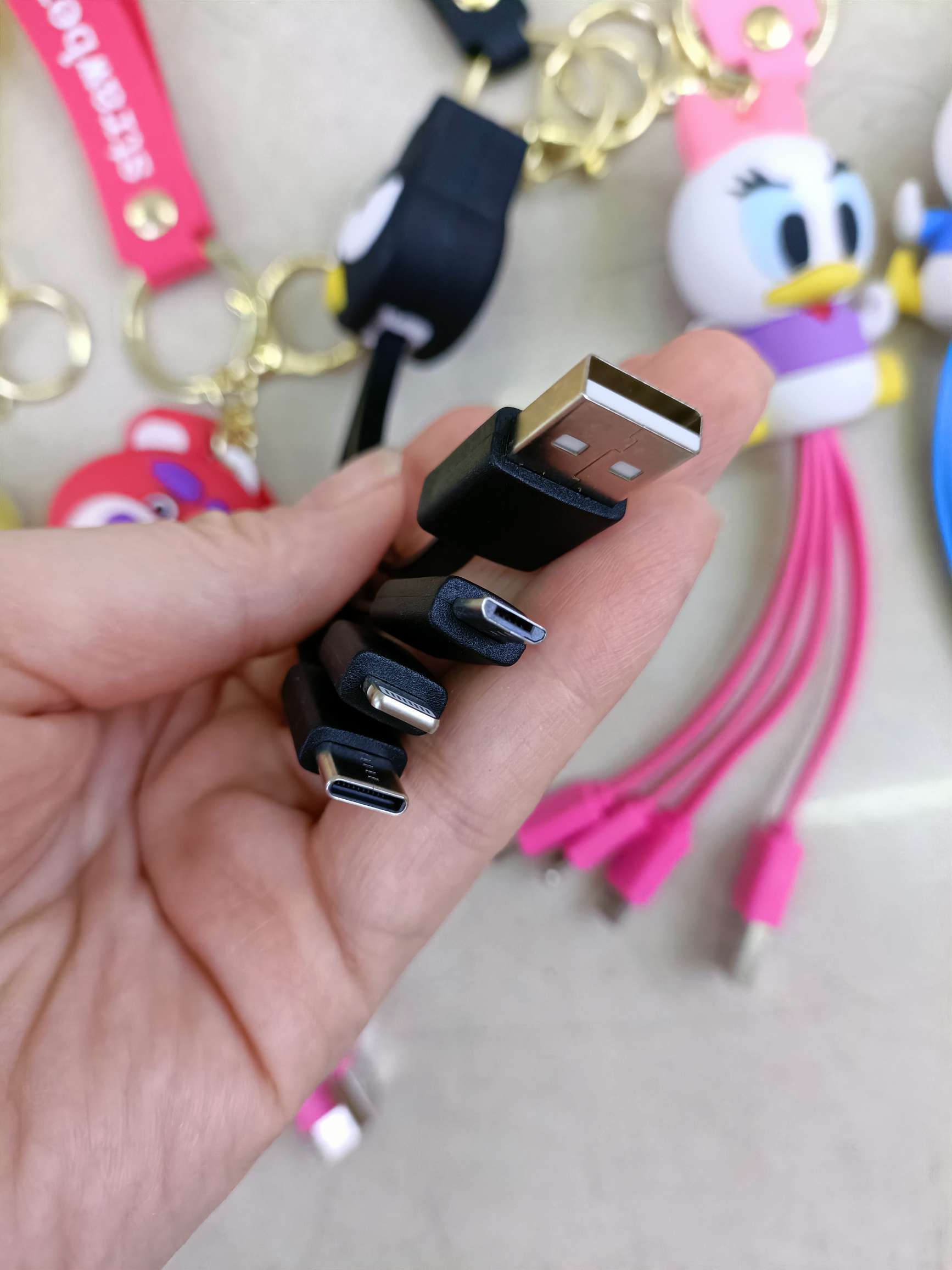Cartoon keychain data cable 4-in-1 data cable Portable data cable Specification drawing