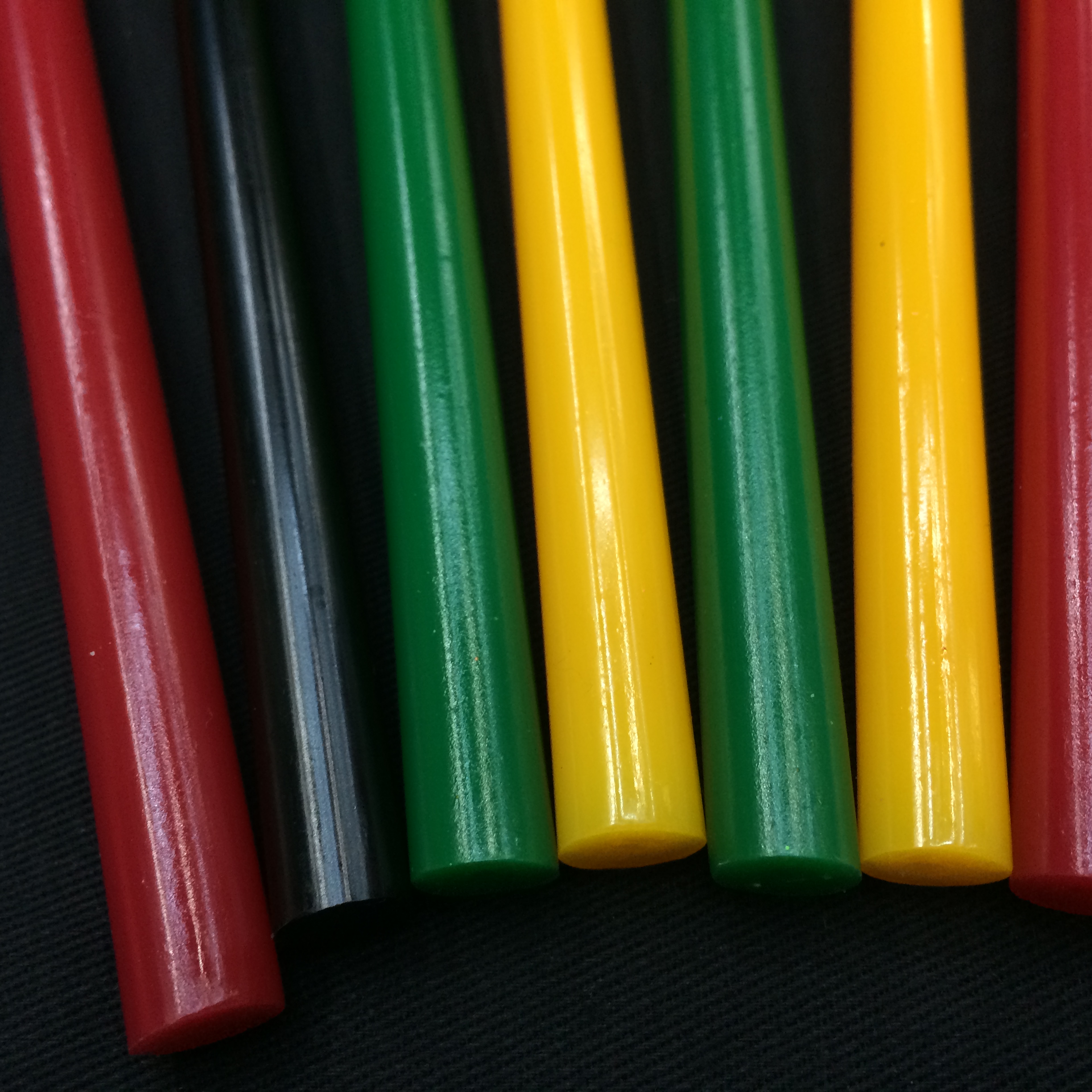 Wholesale colored hot melt adhesive sticks, Guke adhesive sticks and strips, available in multiple colors and specifications, factory direct sales Application Scenario
