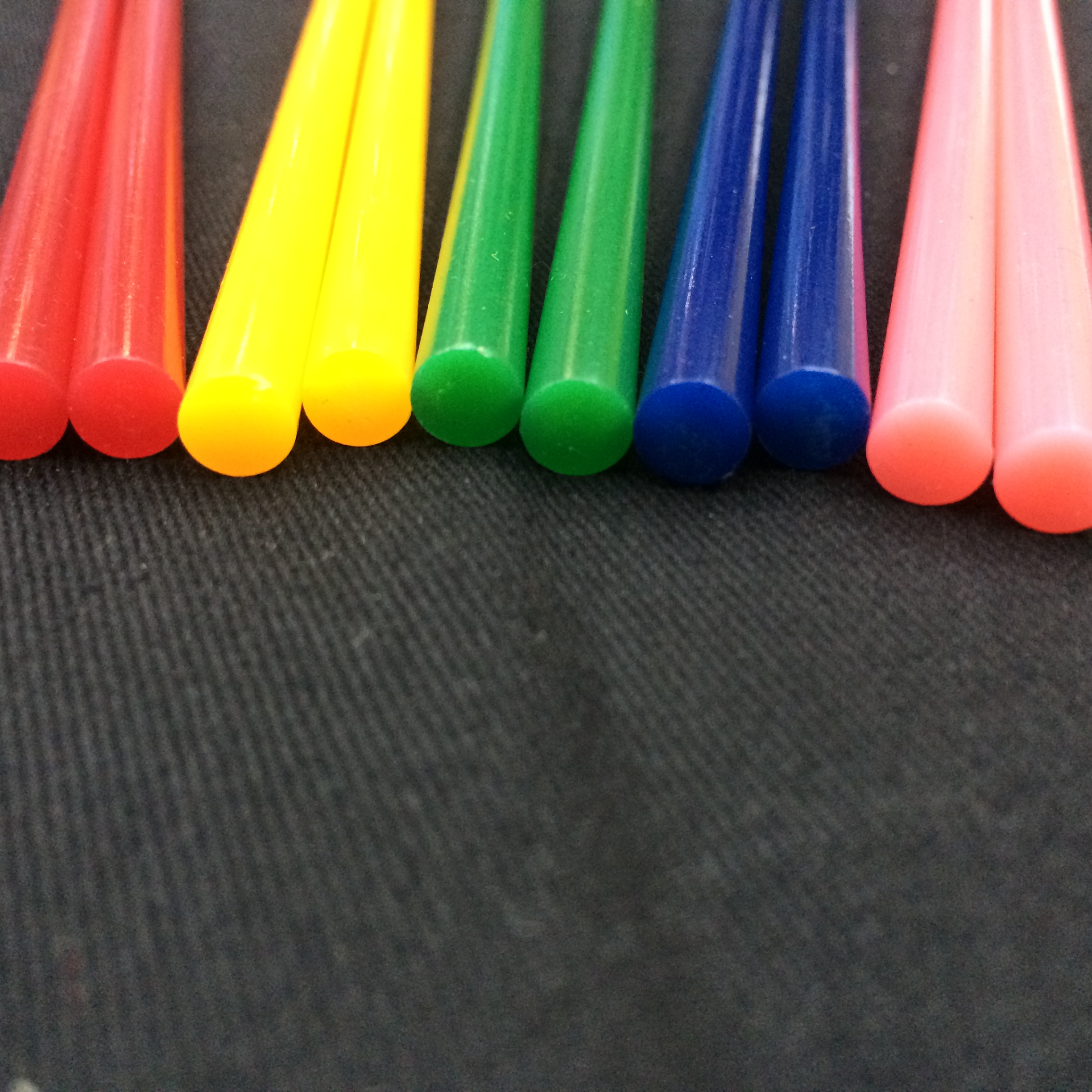 Wholesale colored hot melt adhesive sticks, Guke adhesive sticks and strips, available in multiple colors and specifications, factory direct sales Item Picture