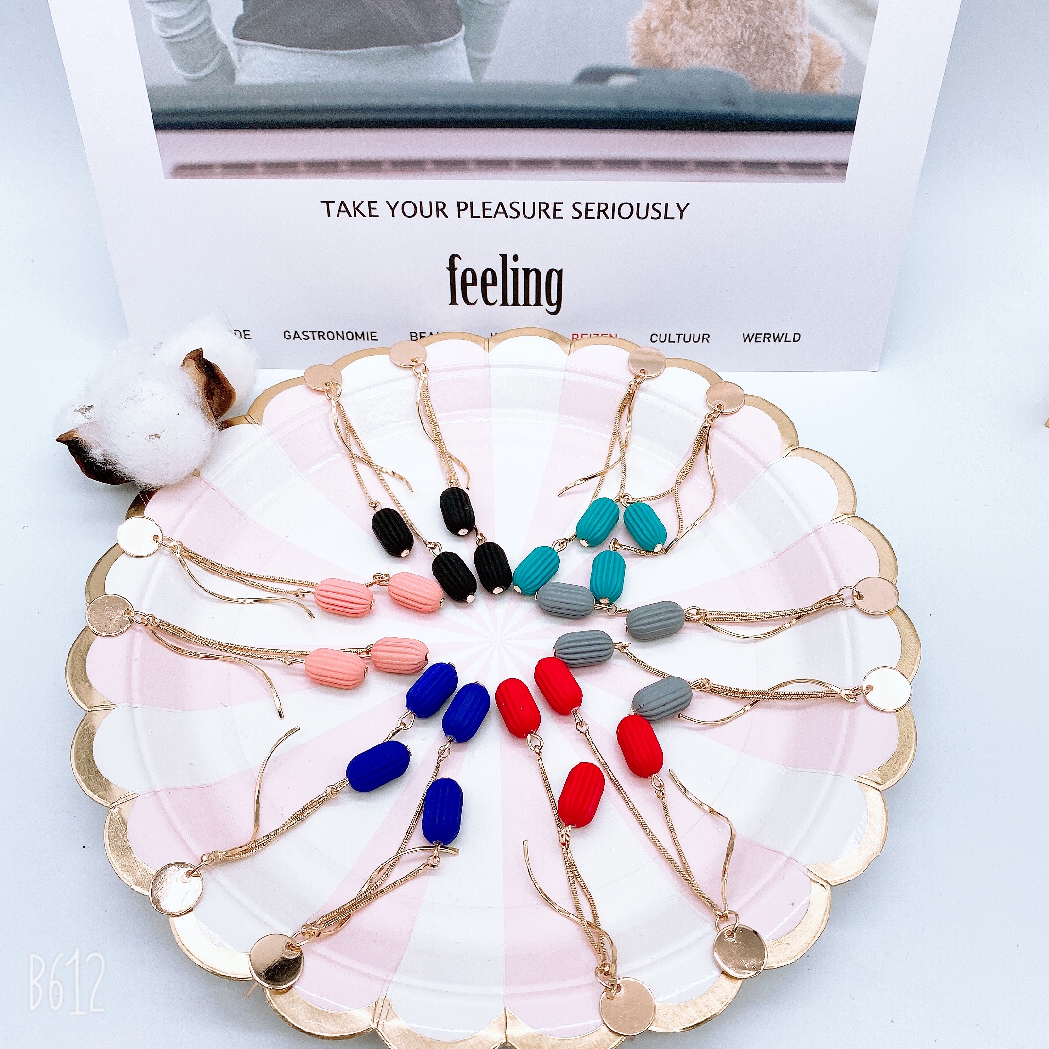 New earrings from Dongdaemun, South Korea, Morandi multi-color earrings, fashionable and versatile, popular and trendy earrings, women's tassel stud earrings