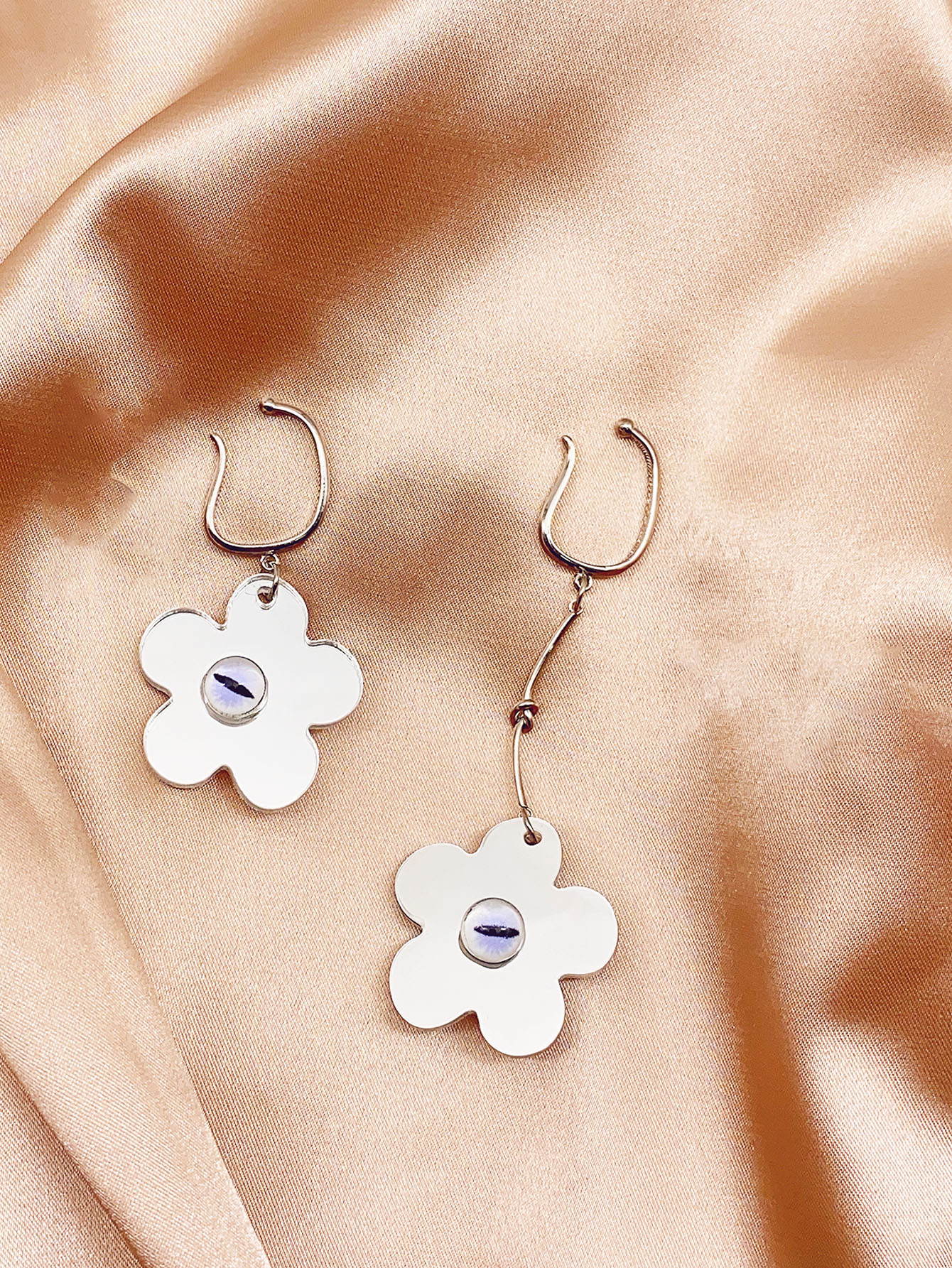 不对称镜面几何花朵耳环无耳洞耳夹式高级感个性简约耳饰挂饰图