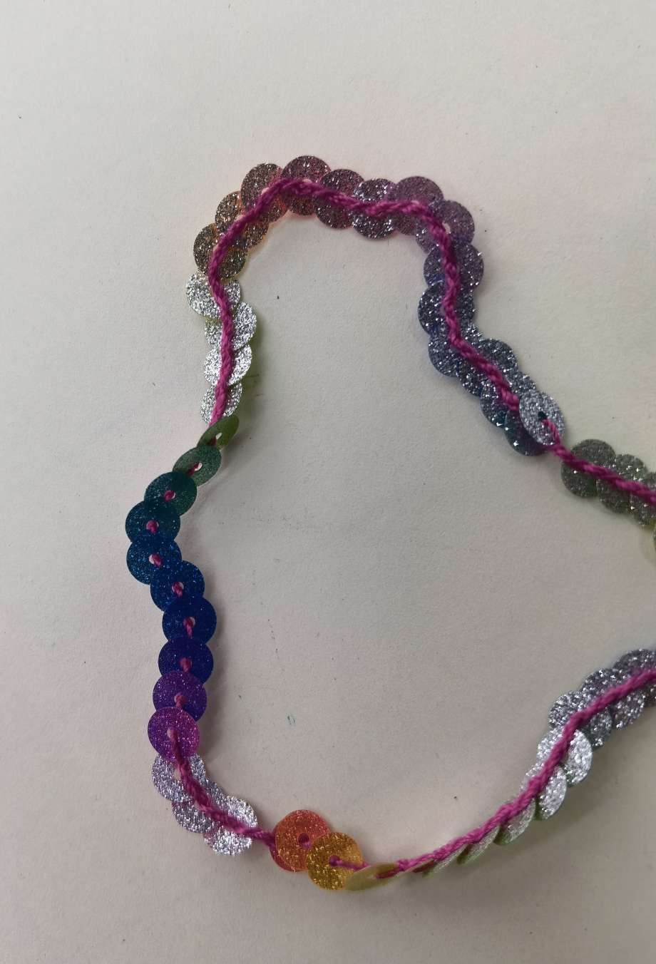 环保高温多彩葱粉连线亮片带，可做手链，项链，耳饰，包包等各种编织用途6mm锦灿107。