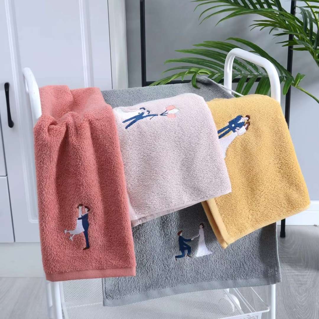 Couple towels made of pure cotton, absorbent and embroidered, with couple portrait logos as gifts