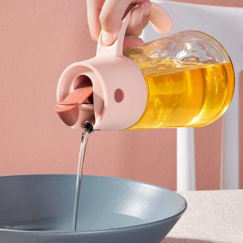 Oil jugs, kitchenware, glass oil jugs, seasoning bottles, automatic lid opening seasoning bottles, household leak-proof sauce wine jugs, vinegar jugs Application Scenario