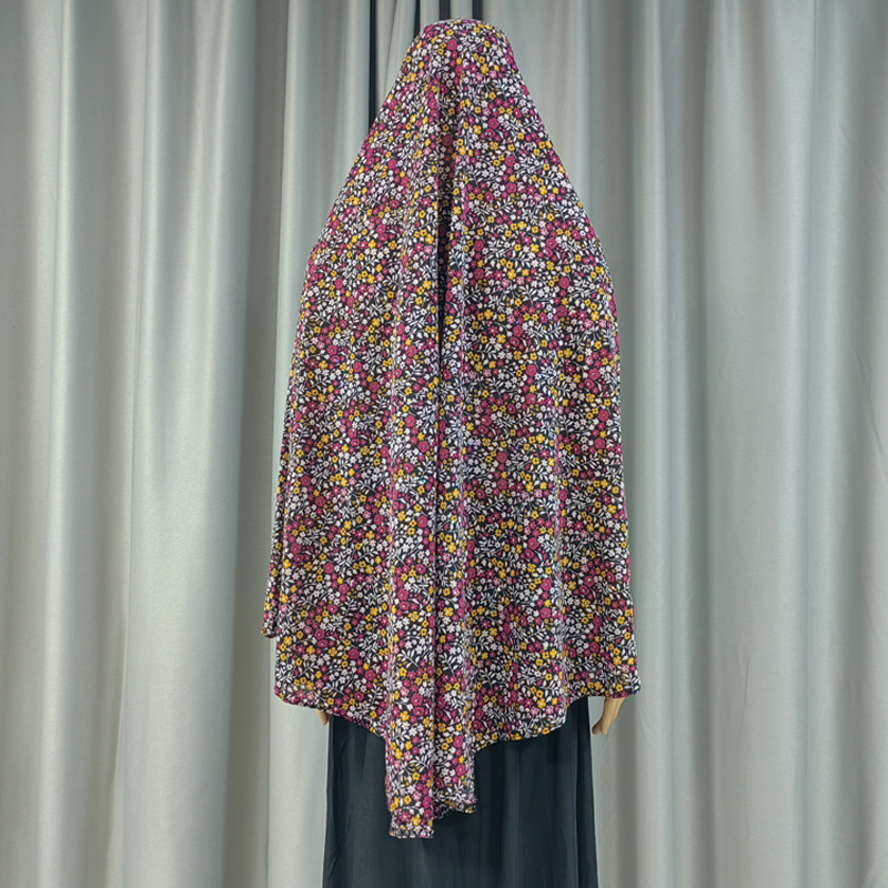 New fashionable and best-selling women's large-sized Muslim headscarves from the Middle East, Europe and America, printed and floral headscarves, daily ethnic and daily fashion details Picture
