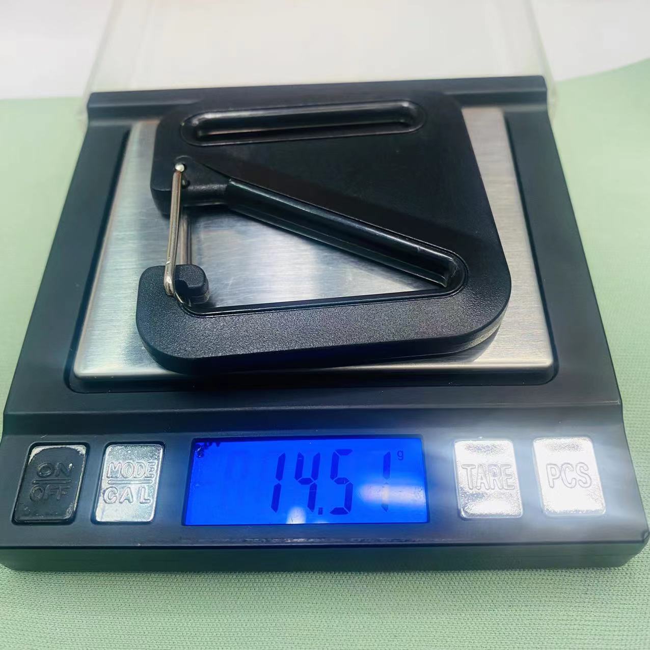 答案：源头直供/9字钩/正方形/塑料钩/肩带挂/铁钩扣/箱包配件/批发白底实物图