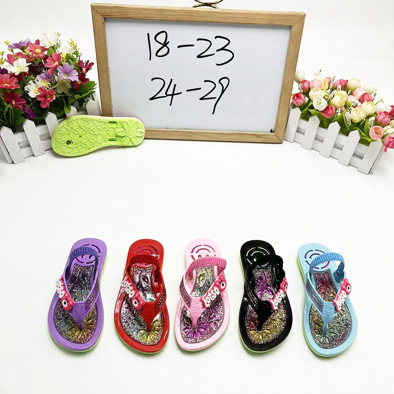 Custom-made factory for new PVC flip-flops for girls and children, as well as casual beach shoes Application Scenario