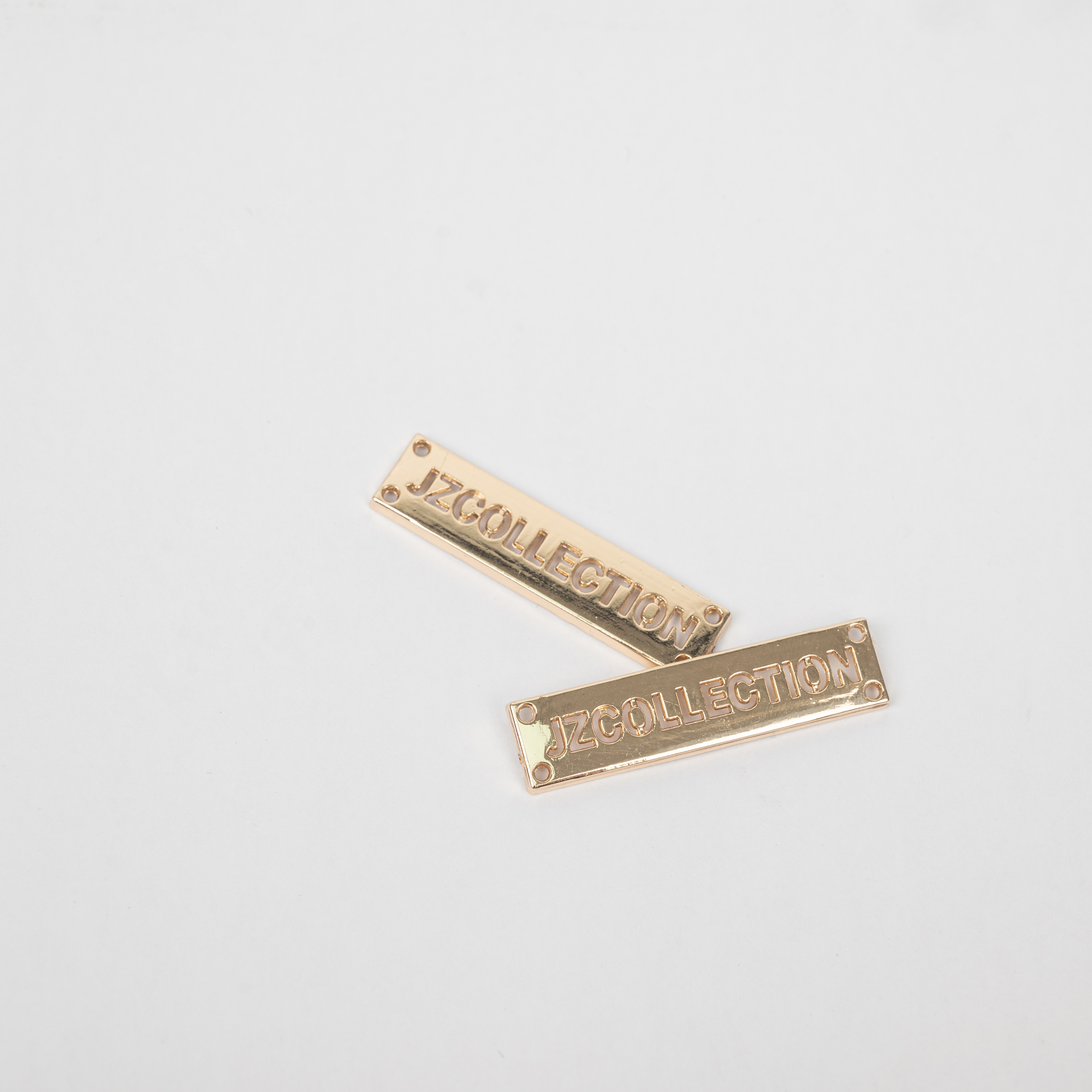 Fashionable alloy accessories, hats, scarves, decorative bags, clothing accessories, decorative buttons, hand-sewn clothing accessories, customizable letter styles, hardware labels, factory direct sales, source supply pic 1