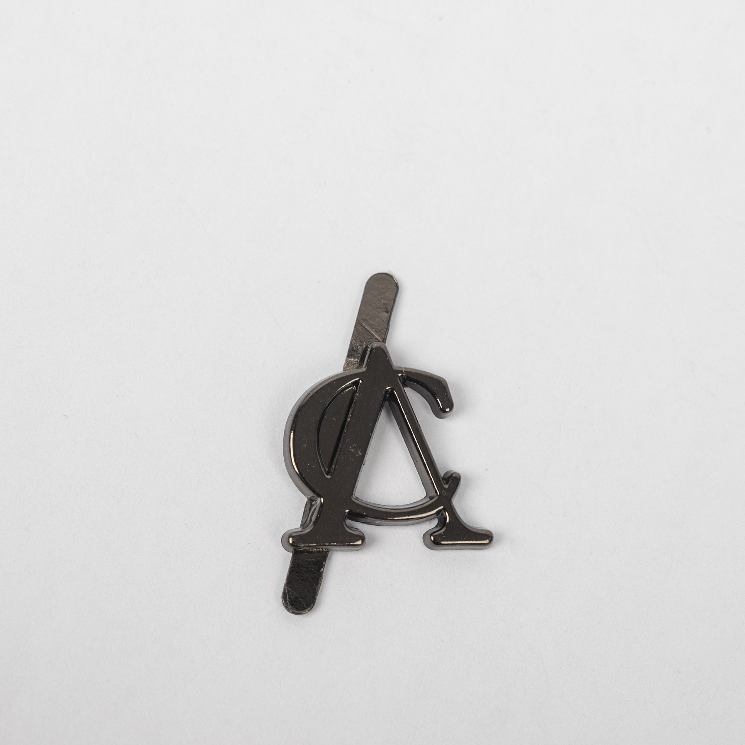 Fashionable alloy accessories, hats, scarves, decorative bags, clothing accessories, foot-type decorative buckles, customizable hardware labels, factory direct sales, source supply