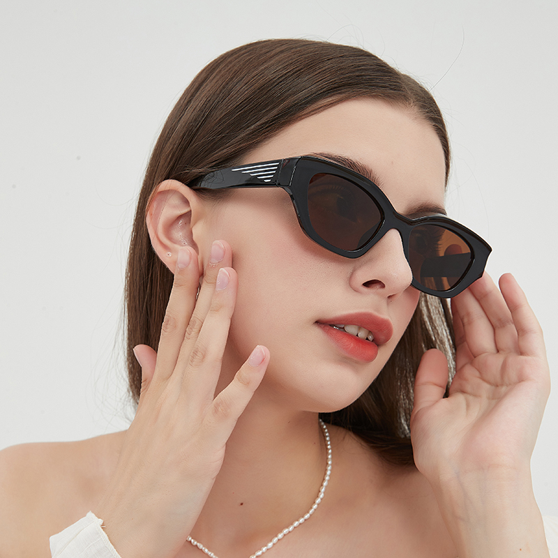 New Cat-Eye Sunglasses Network Red With Women's Small Frame Fashion Sunscreen Sunglasses Men 5440 Application Scenario