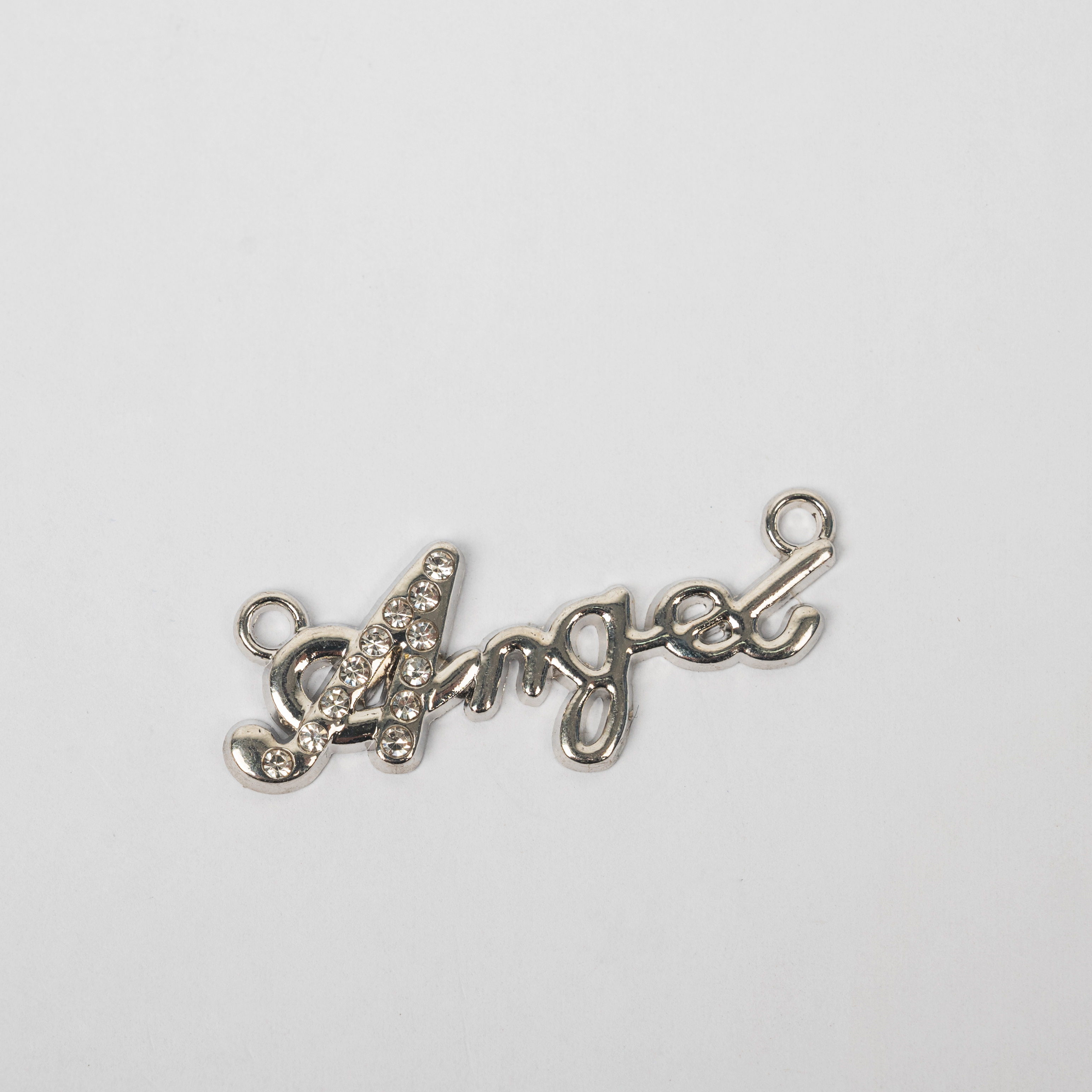 Fashionable diamond-encrusted letter alloy accessories, hats, scarves, decorative bags, accessories, clothing accessories, decorative buttons, customizable hardware labels, factory direct sales, source supply