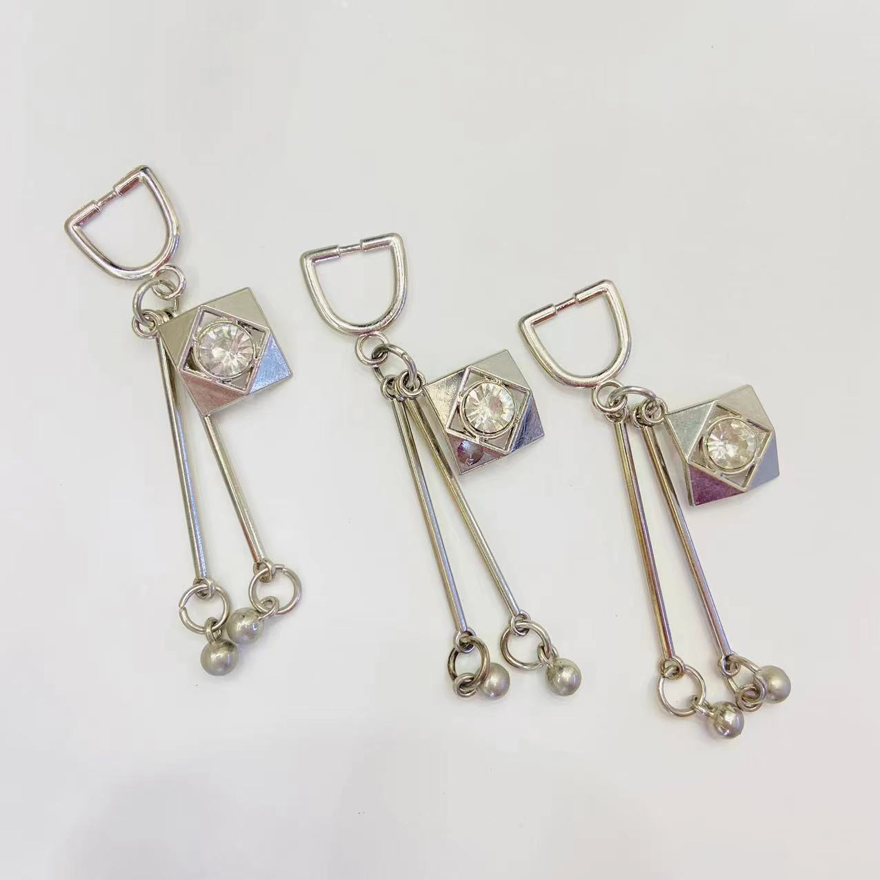 Fashion alloy accessories, clothing accessories, clothes and trousers pendants, rhinestones, decorative buckles, luggage accessories, customizable hardware chains, factory direct sales, source supply
