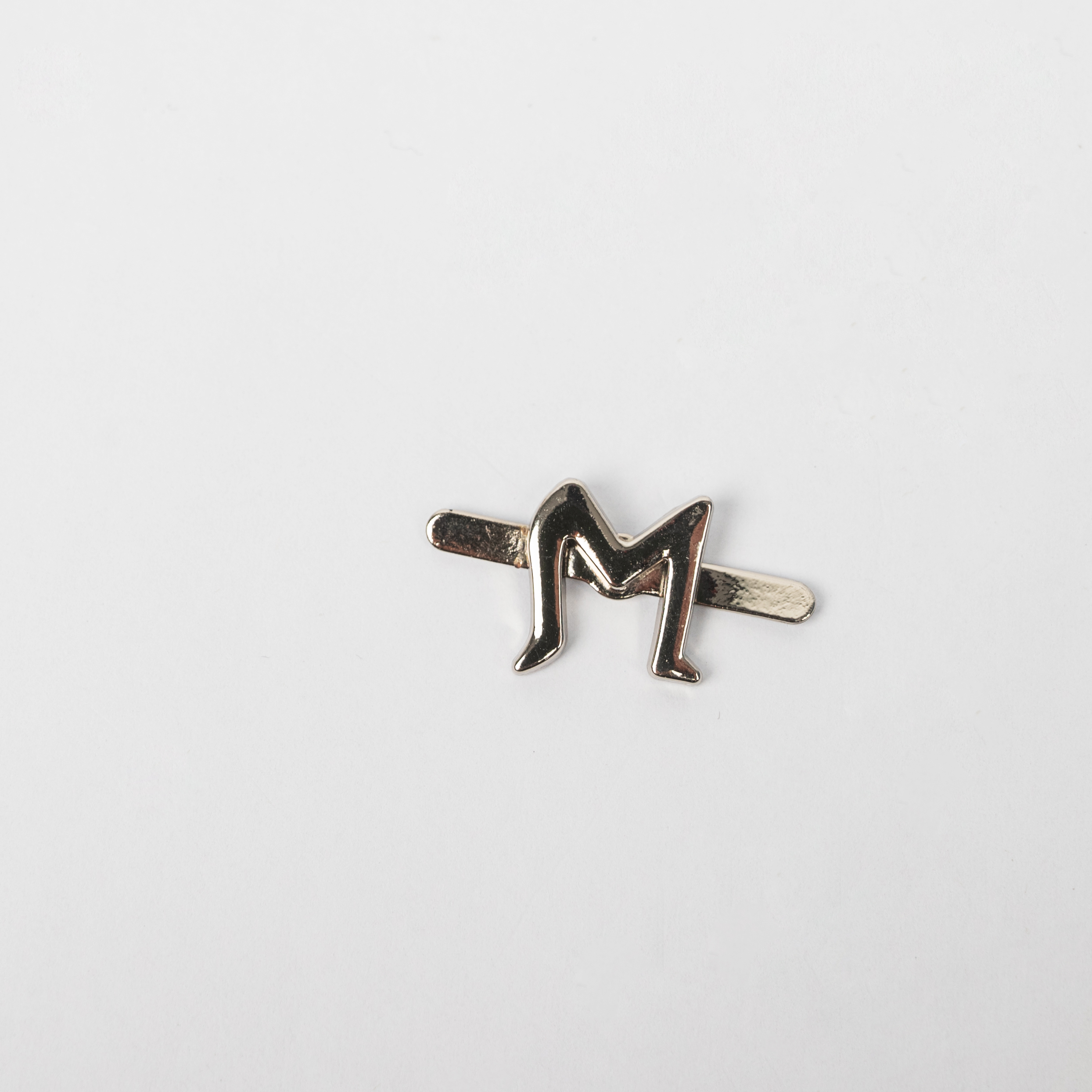 Fashionable alloy letter accessories, hats, scarves, gloves, decorative bags, clothing accessories, customizable hardware labels, factory direct sales, source supply pic 1