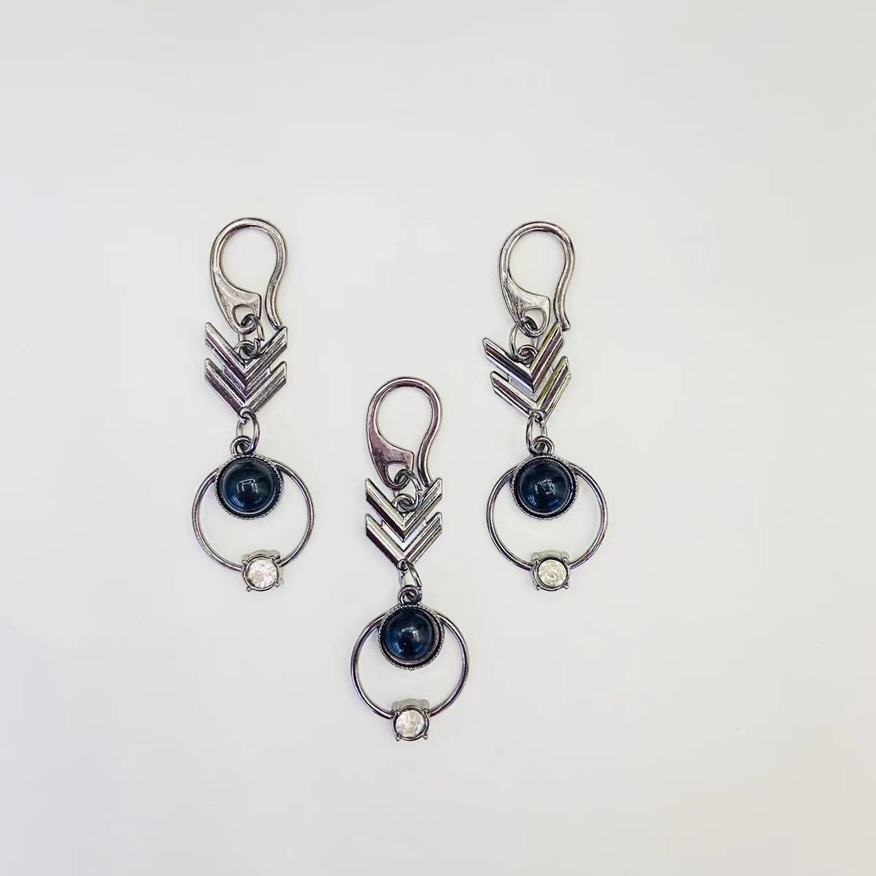 Fashion alloy accessories, clothing accessories, clothes and pants pendants, detachable decorative buckles, luggage accessories, customizable hardware hangers, factory direct sales, source supply