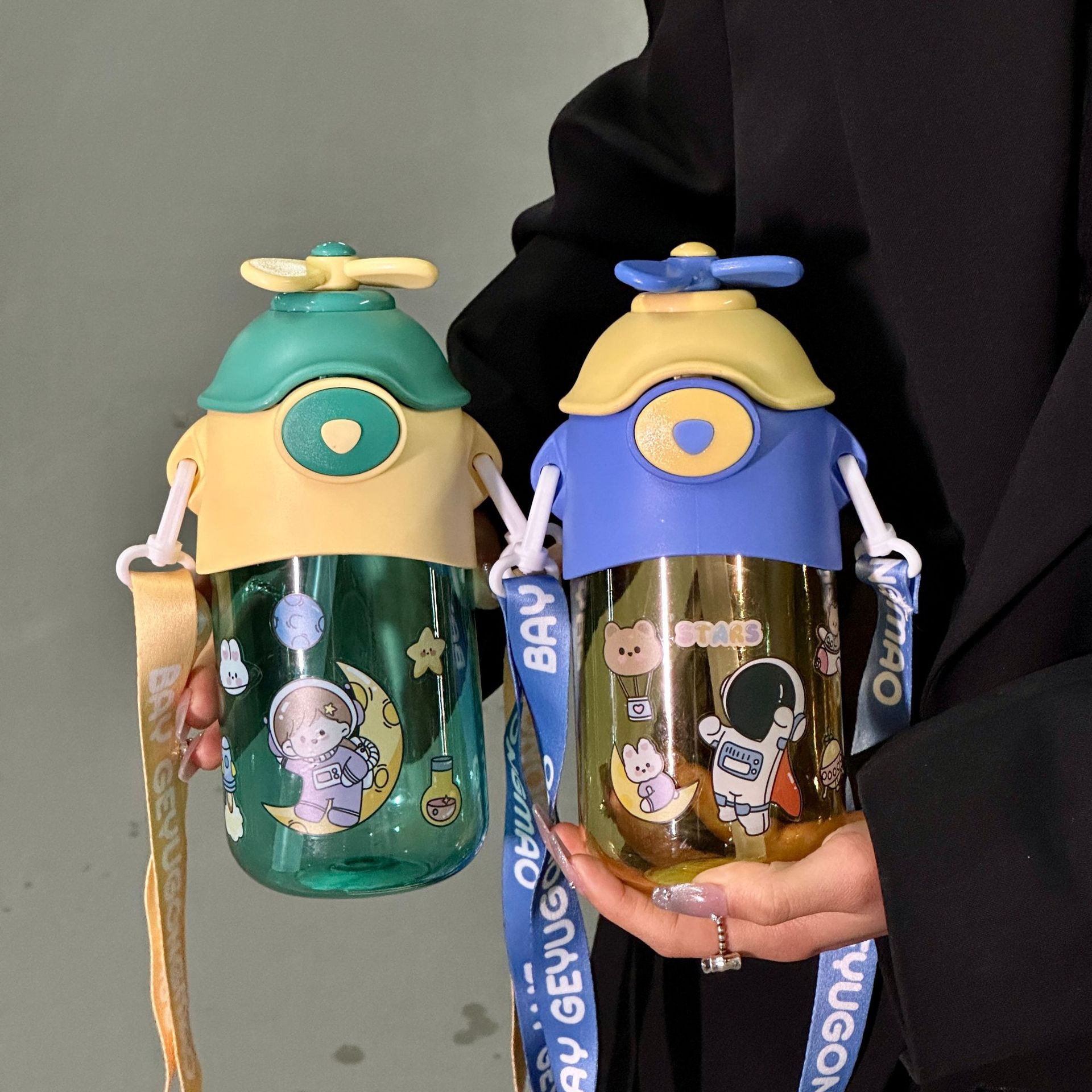 Large-capacity portable plastic cup, student sports water bottle, summer high-temperature resistant, women's tea-making plastic water cup, large-bellied cup design, other 700ML Application Scenario