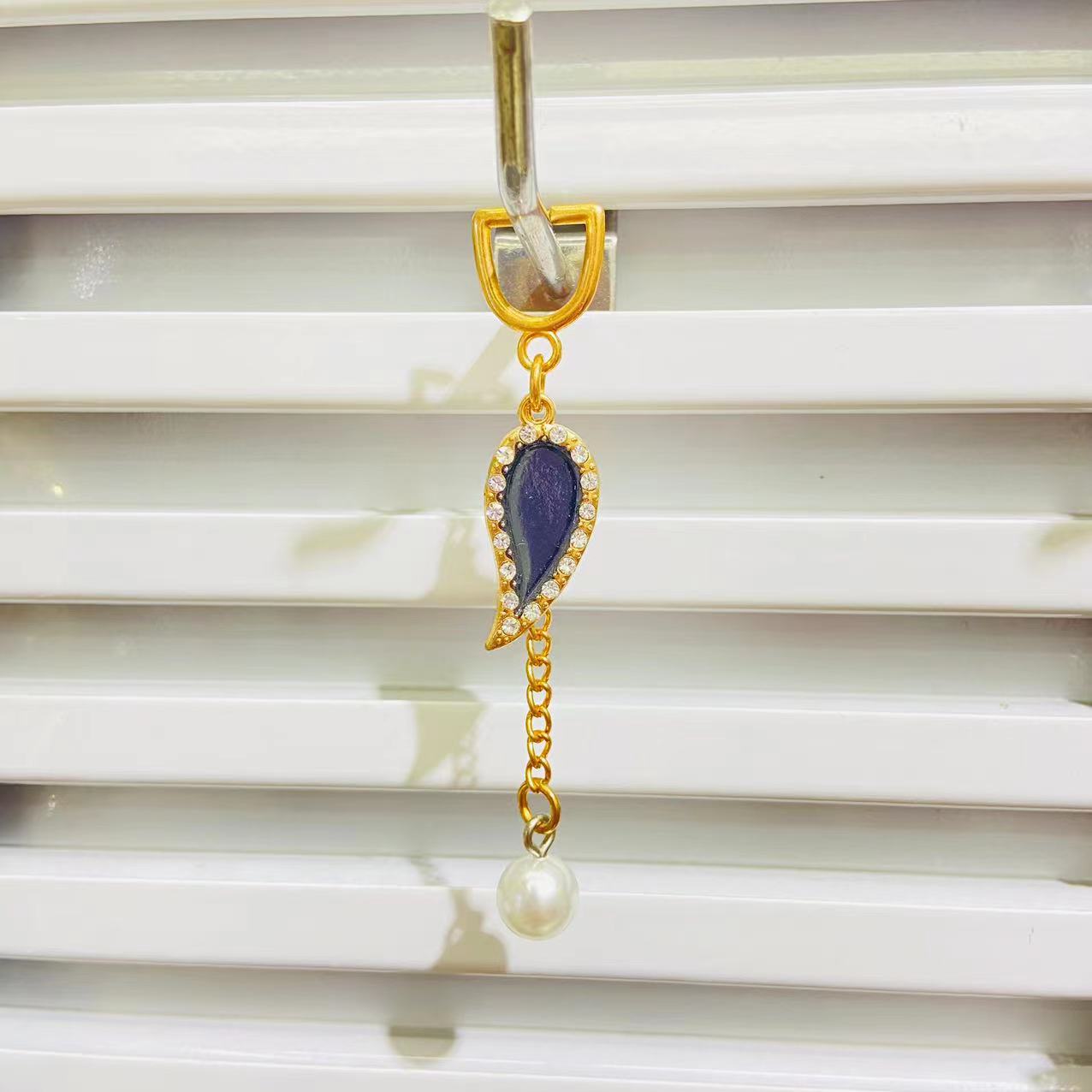 Factory direct sales of fashionable alloy accessories, clothing accessories, clothes and trousers, pendants, diamond chains, jewelry, luggage accessories, and customizable hardware accessories pic 3