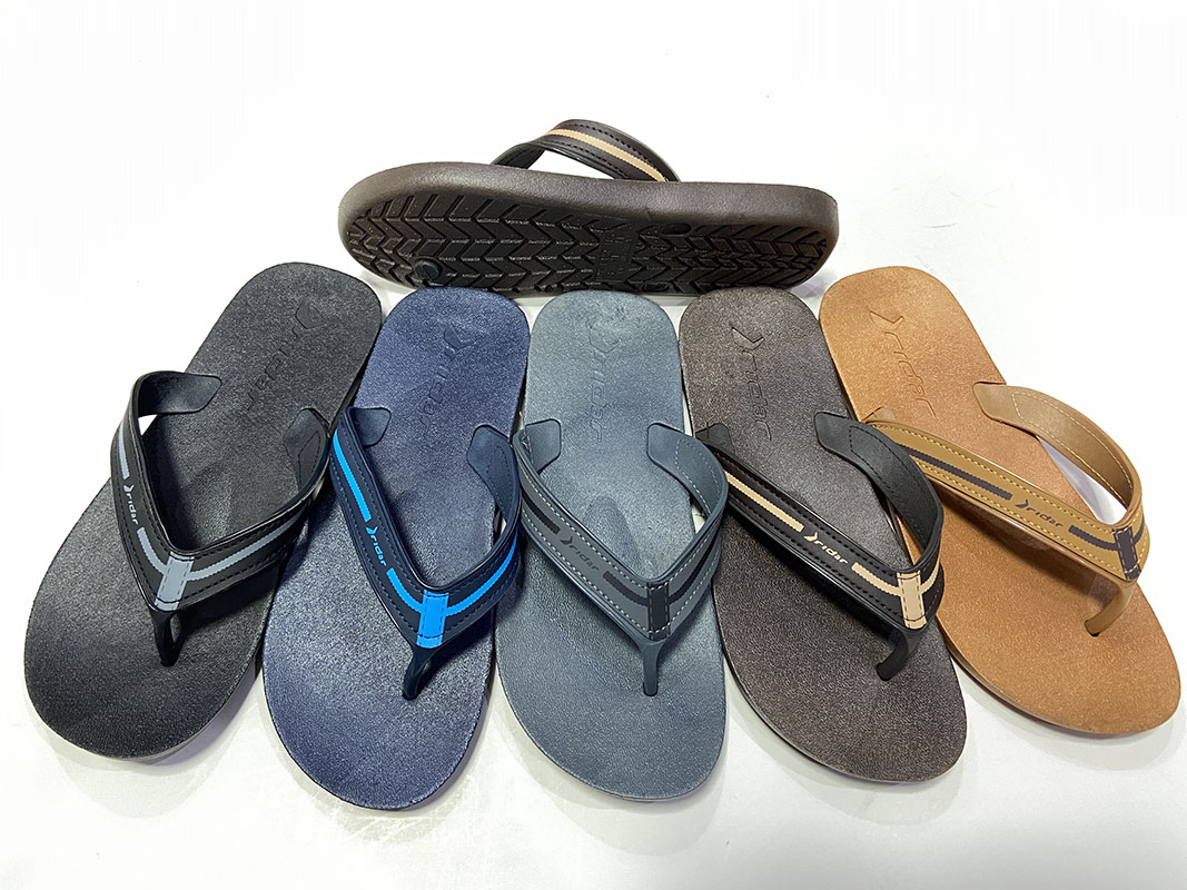 Custom-made factory for new summer PVC flip-flops, men's flip-flops and casual beach shoes for foreign trade Application Scenario
