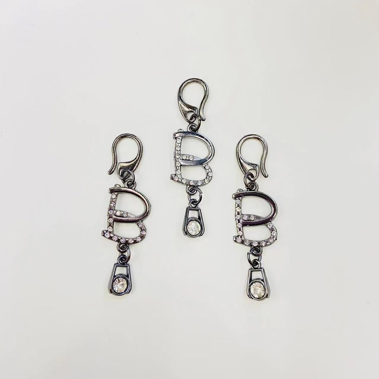 Factory direct sales of fashionable alloy accessories, clothing accessories, clothes and trousers, pendants, letters, diamonds, detachable luggage accessories, and customizable hardware accessories