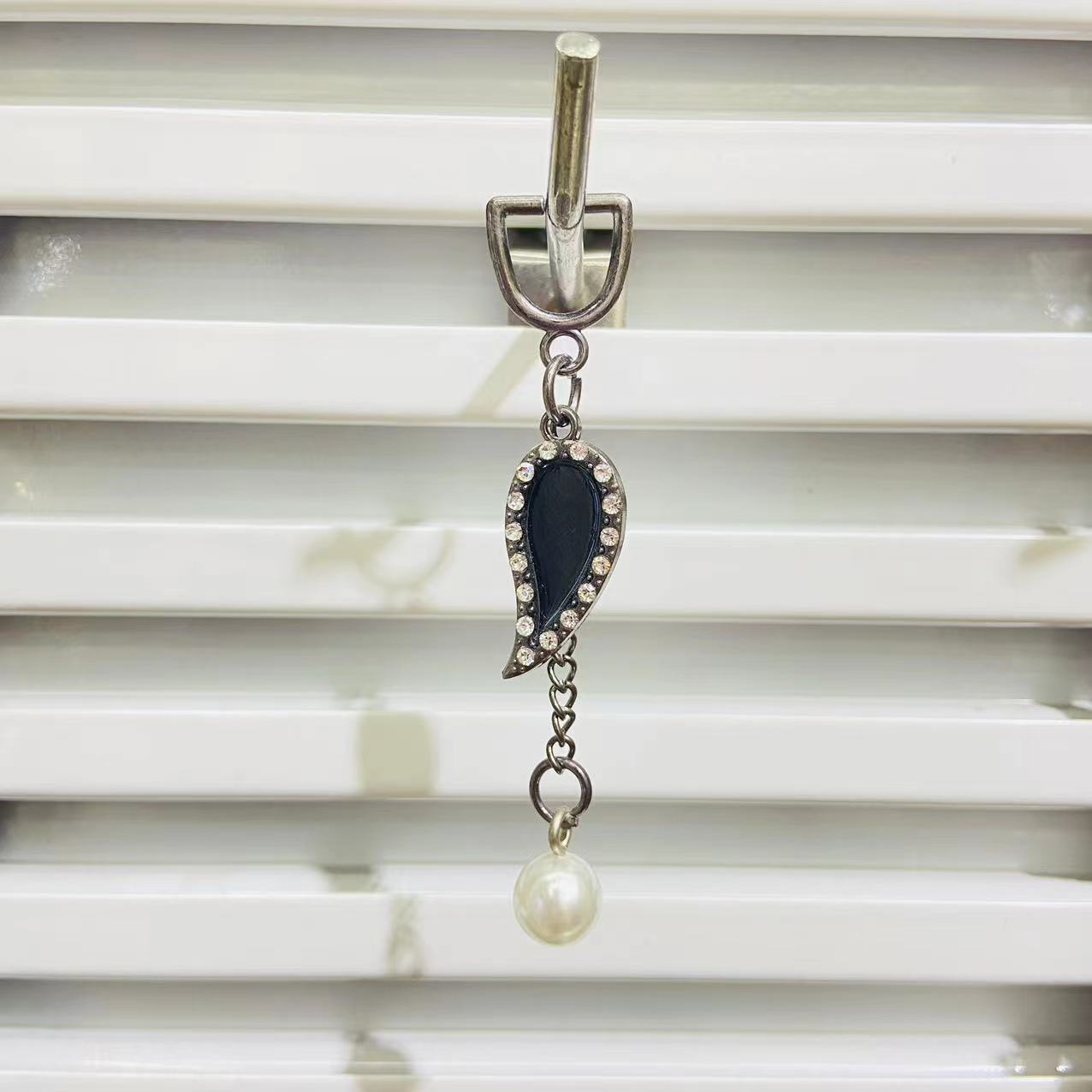 Factory direct sales of fashionable alloy accessories, clothing accessories, clothes and trousers, pendants, diamond chains, jewelry, luggage accessories, and customizable hardware accessories pic 4