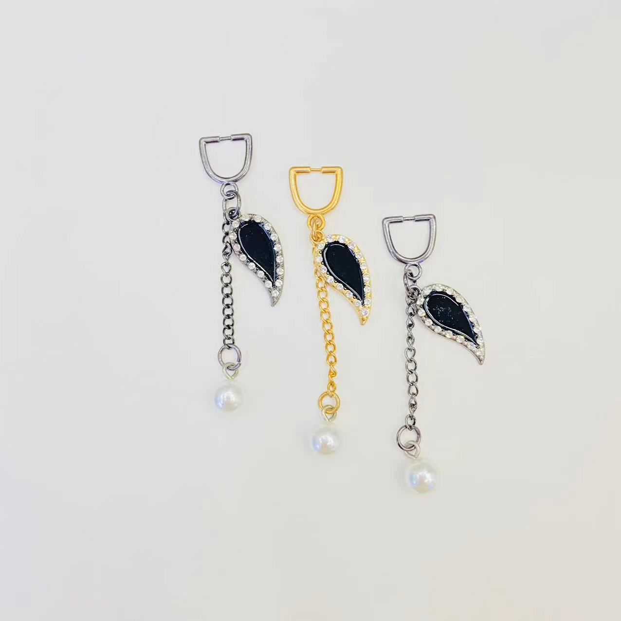 Factory direct sales of fashionable alloy accessories, clothing accessories, clothes and trousers, pendants, diamond chains, jewelry, luggage accessories, and customizable hardware accessories pic 1