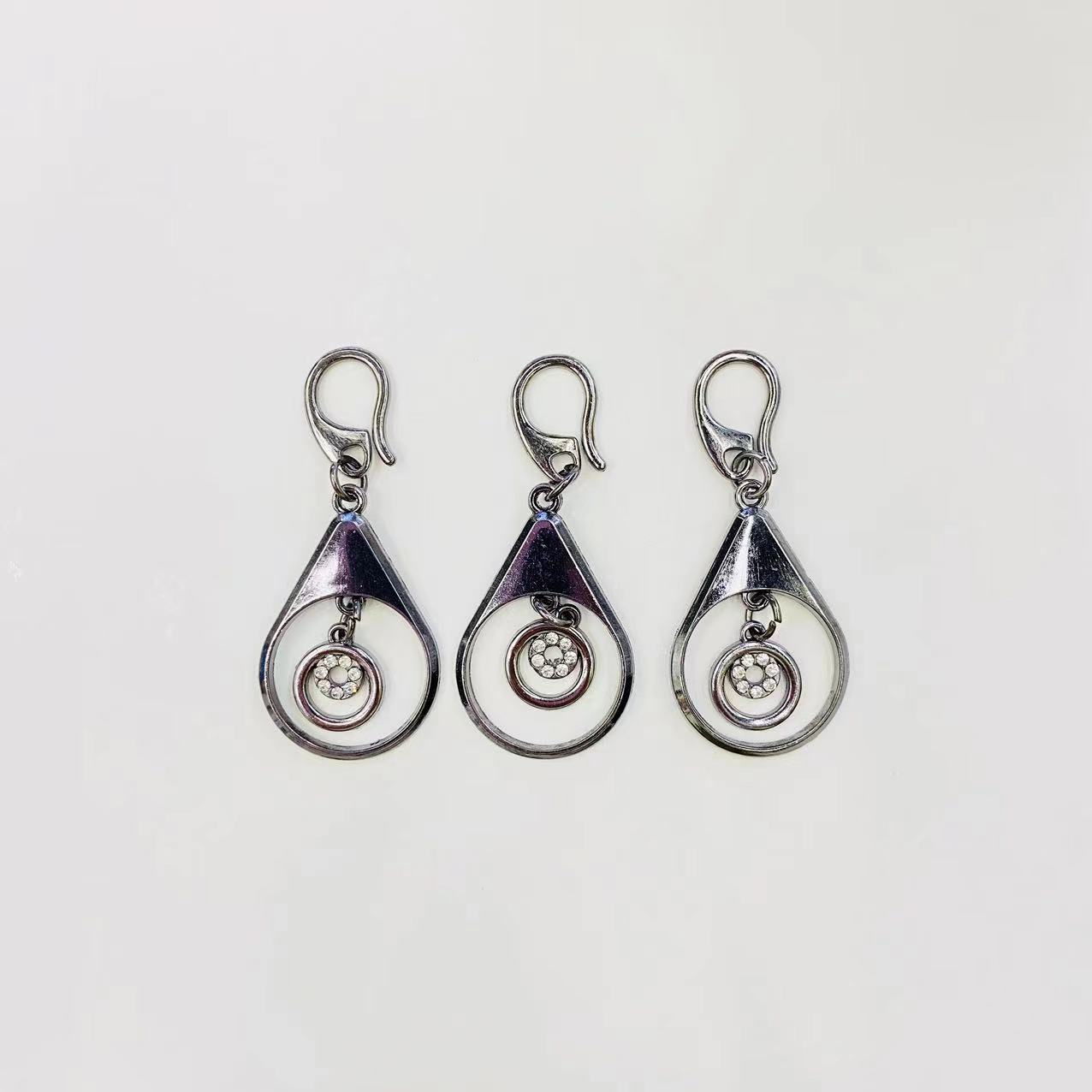 Factory direct sales of fashionable alloy accessories, clothing accessories, clothes and trousers, pendants, gun colors, diamond jewelry, detachable luggage accessories, and customizable hardware accessories