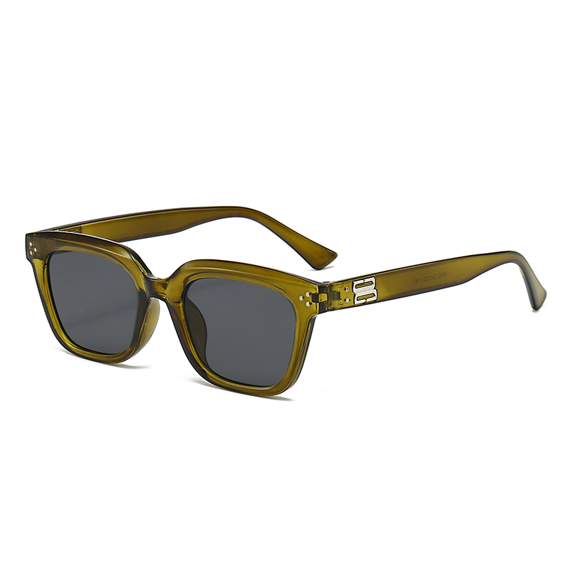 Temperament Europe And The United States Retro Small Square Frame Cross-Border Sunglasses Ladies Ins Wind Daily Outdoor Glasses 5452 Application Scenario
