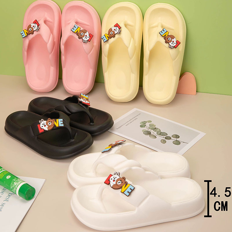 New EVA flip-flops for women's summer outdoor wear, fashionable thick-soled beach shoes, and home anti-slip soft-soled flip-flops Application Scenario