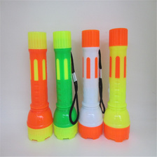 批发塑料手电筒 发光玩具 小礼品 方便携带挂绳手电 实用一元店 厂家直销 XR-870