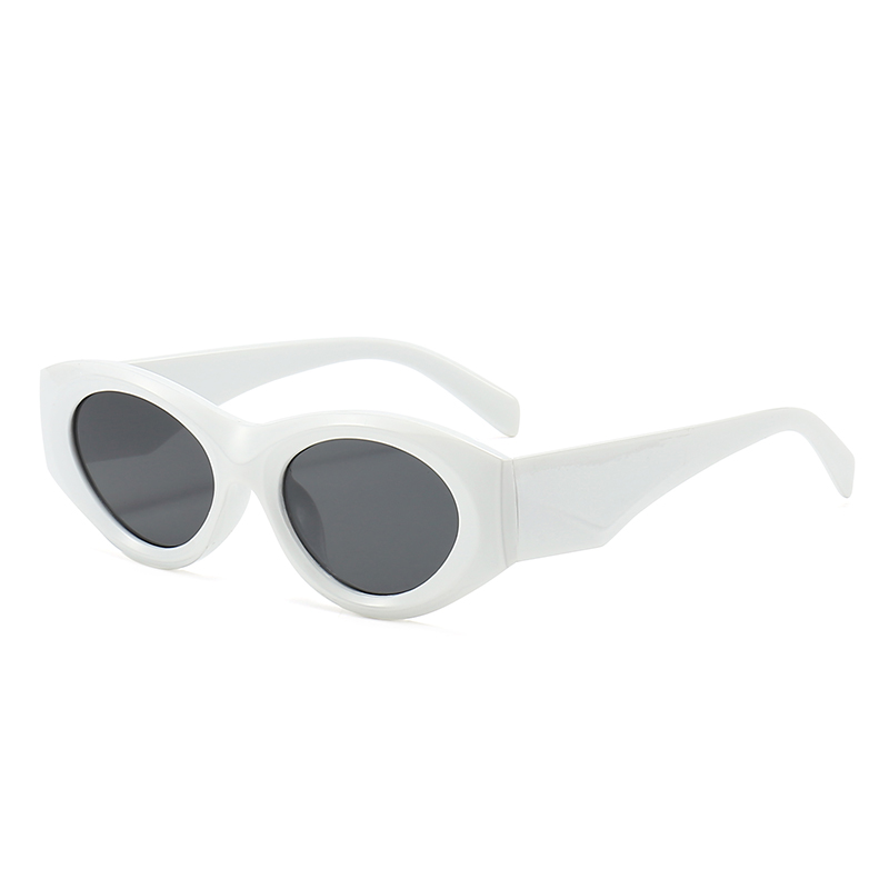 New Cat-Eye Sunglasses Network Red With The Same High-Grade Sense Of Women's Small Frame Fashion Sunscreen Sunglasses Male 5453 Application Scenario