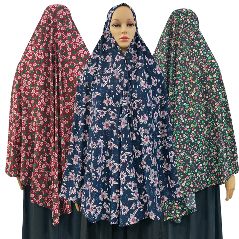 A new, fashionable and popular women's large-sized Muslim headscarf with ethnic style from the Middle East, Europe and America. This printed and floral headscarf exudes an elegant and everyday charm