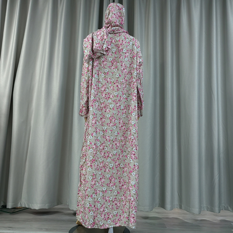 Middle East cross-factory wholesale of Middle East, European and American hooded scarves, traditional fashion, trendy printed large flower dresses, long sleeves, cotton Application Scenario
