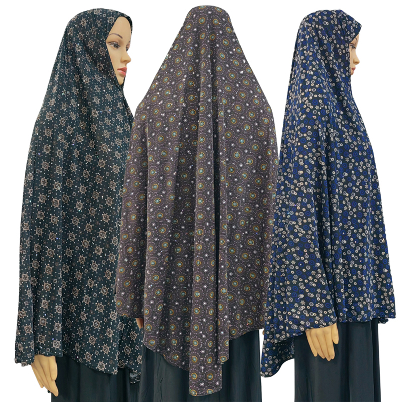 A new, fashionable and popular women's large-sized Muslim headscarf with ethnic style from the Middle East, Europe and America. This printed and floral headscarf exudes an elegant and everyday charm Item Picture