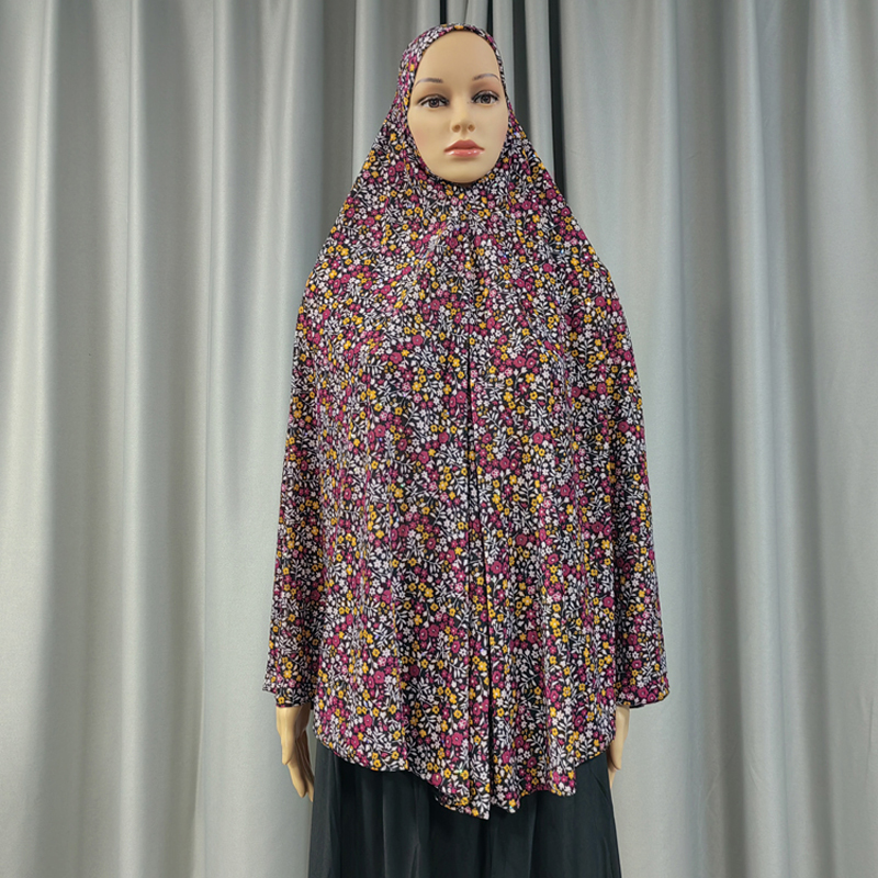 A new, fashionable and popular women's large-sized Muslim headscarf with ethnic style from the Middle East, Europe and America. This printed and floral headscarf exudes an elegant and everyday charm Specification image