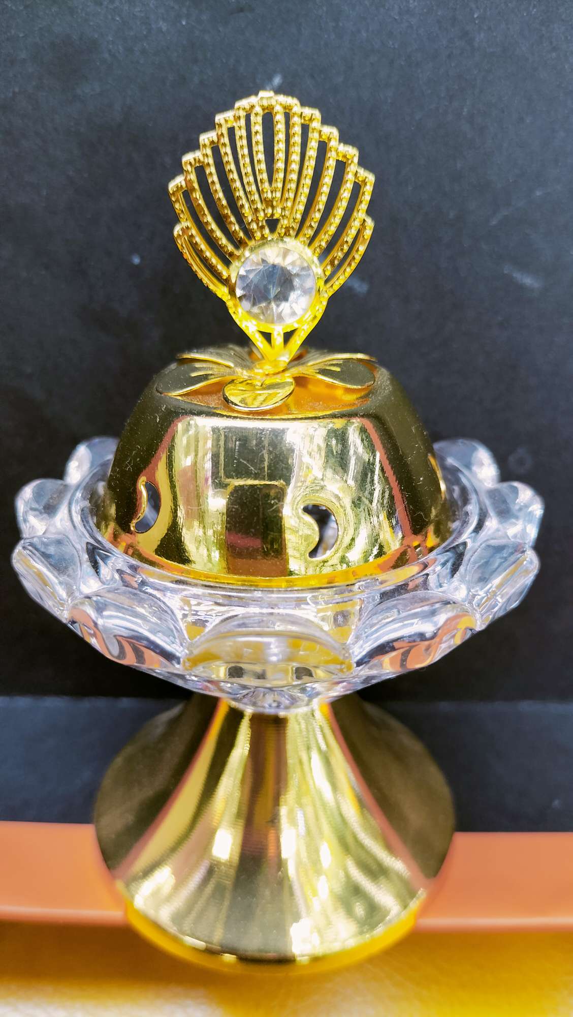 The ingenious combination of crystal and metal, a crystal craft aroma diffuser that integrates practicality and aesthetics detail image 5