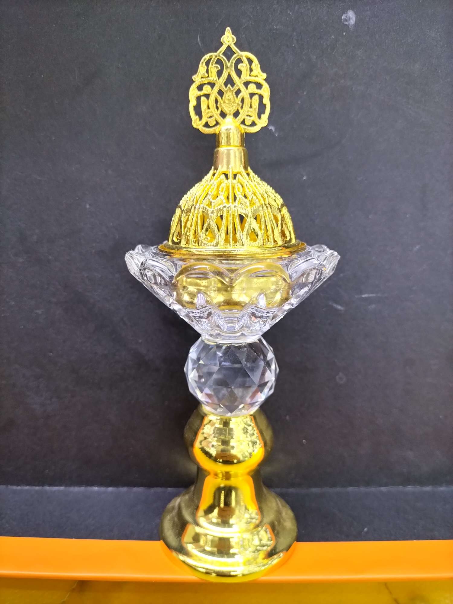 The ingenious combination of crystal and metal, a crystal craft aroma diffuser that integrates practicality and aesthetics