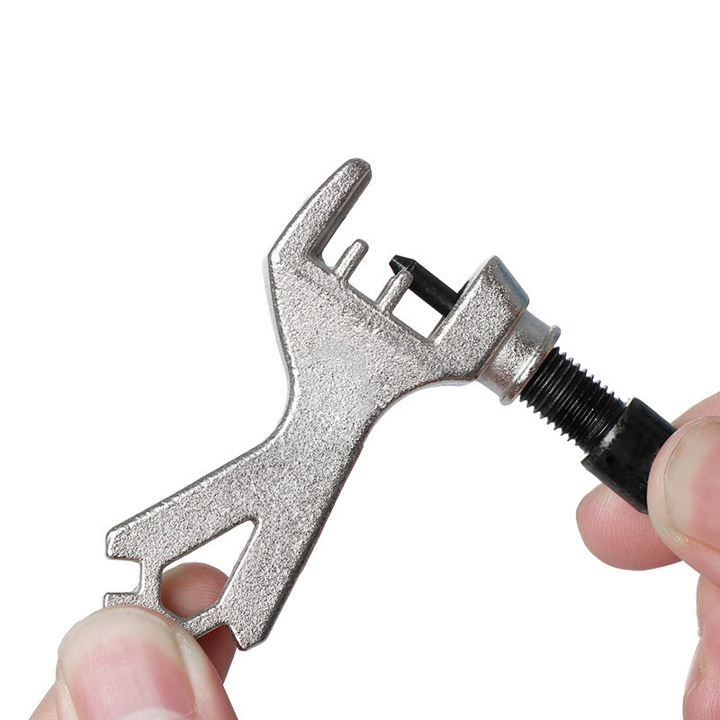 220124-1 Bicycle chain remover tool, mini multi-functional combination tool, chain breaker, bicycle chain cutting tool, bicycle repair tool, chain tool, chain tool Application Scenario