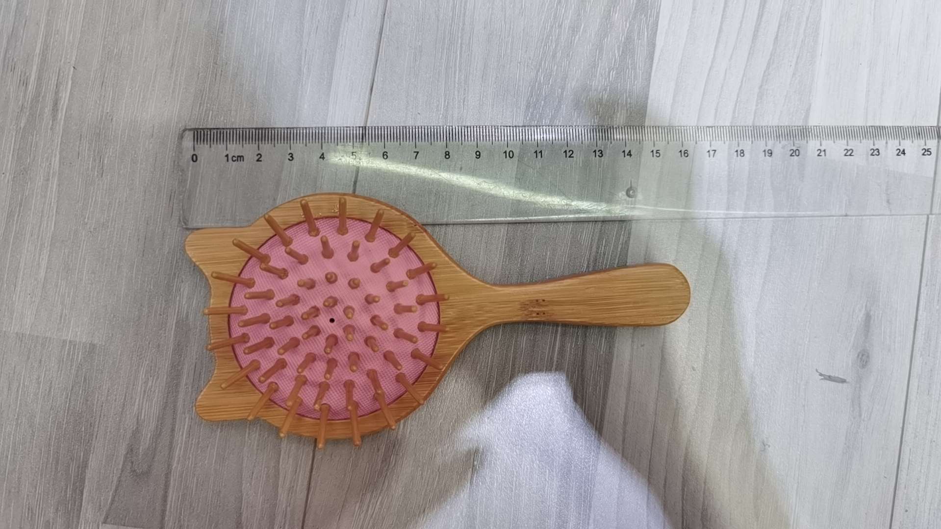 Mini cartoon comb Application Scenario