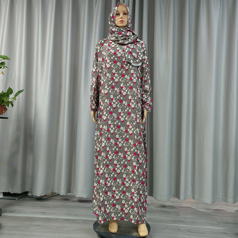 Middle East cross-factory wholesale of Middle East, European and American hooded scarves, traditional fashion, trendy printed large flower dresses, elegant ethnic style women's clothing Application Scenario